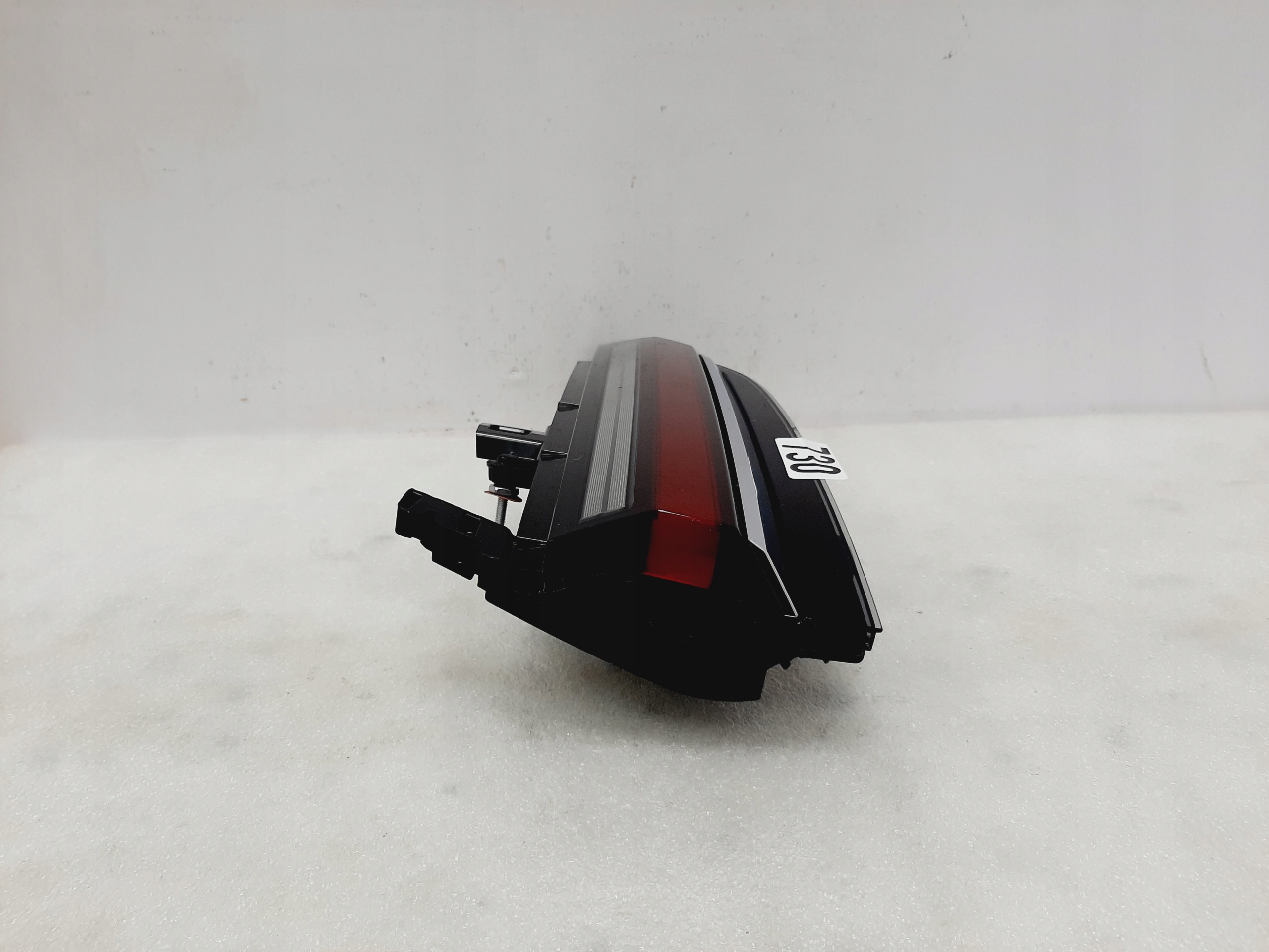 Lampa BMW G70 7 Tylna Prawa w klapę Chrom 5A45BA6 - galeria