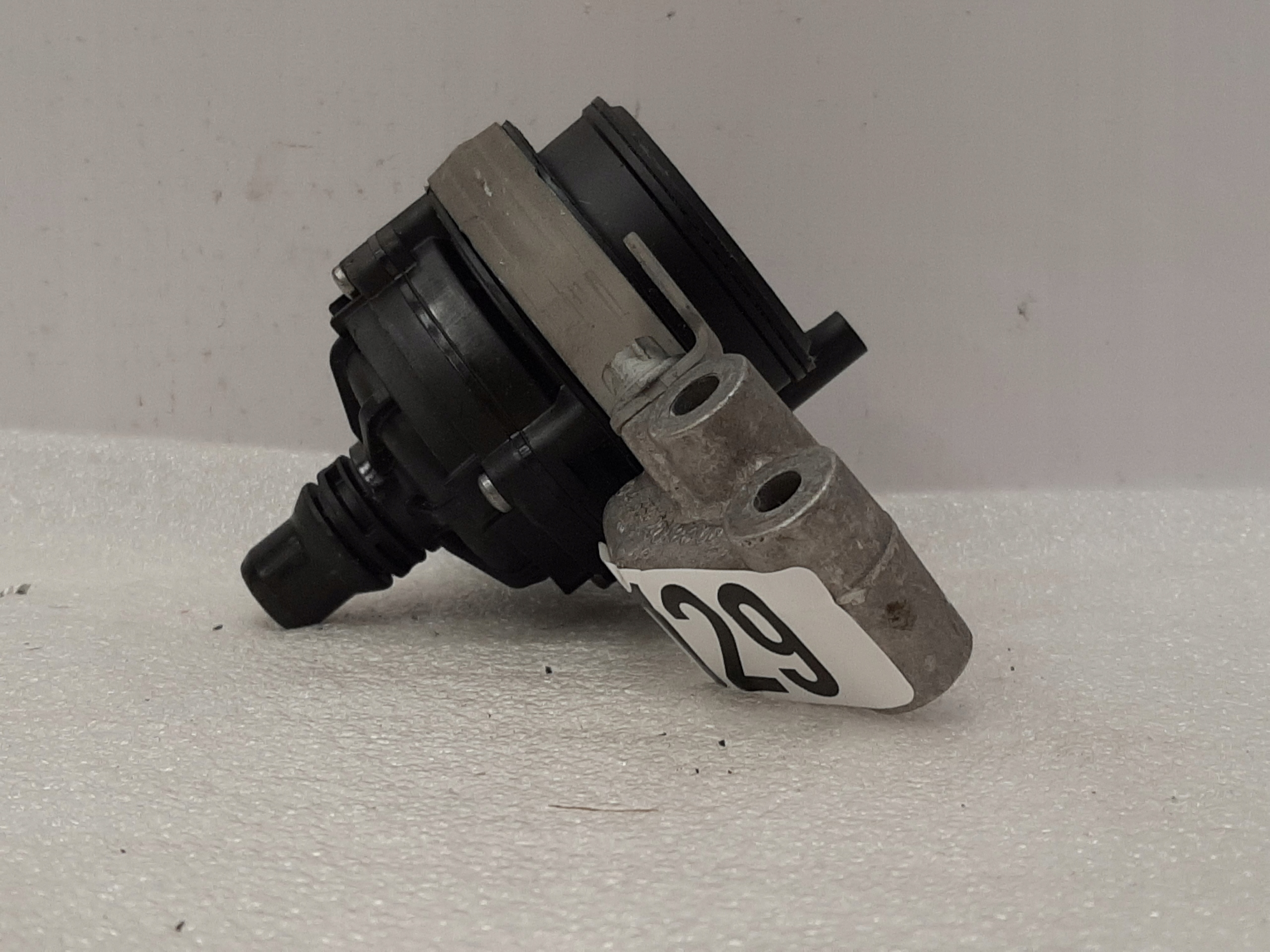 Pompa wody Mercedes W205 W213 A0005005400 NEW - galeria