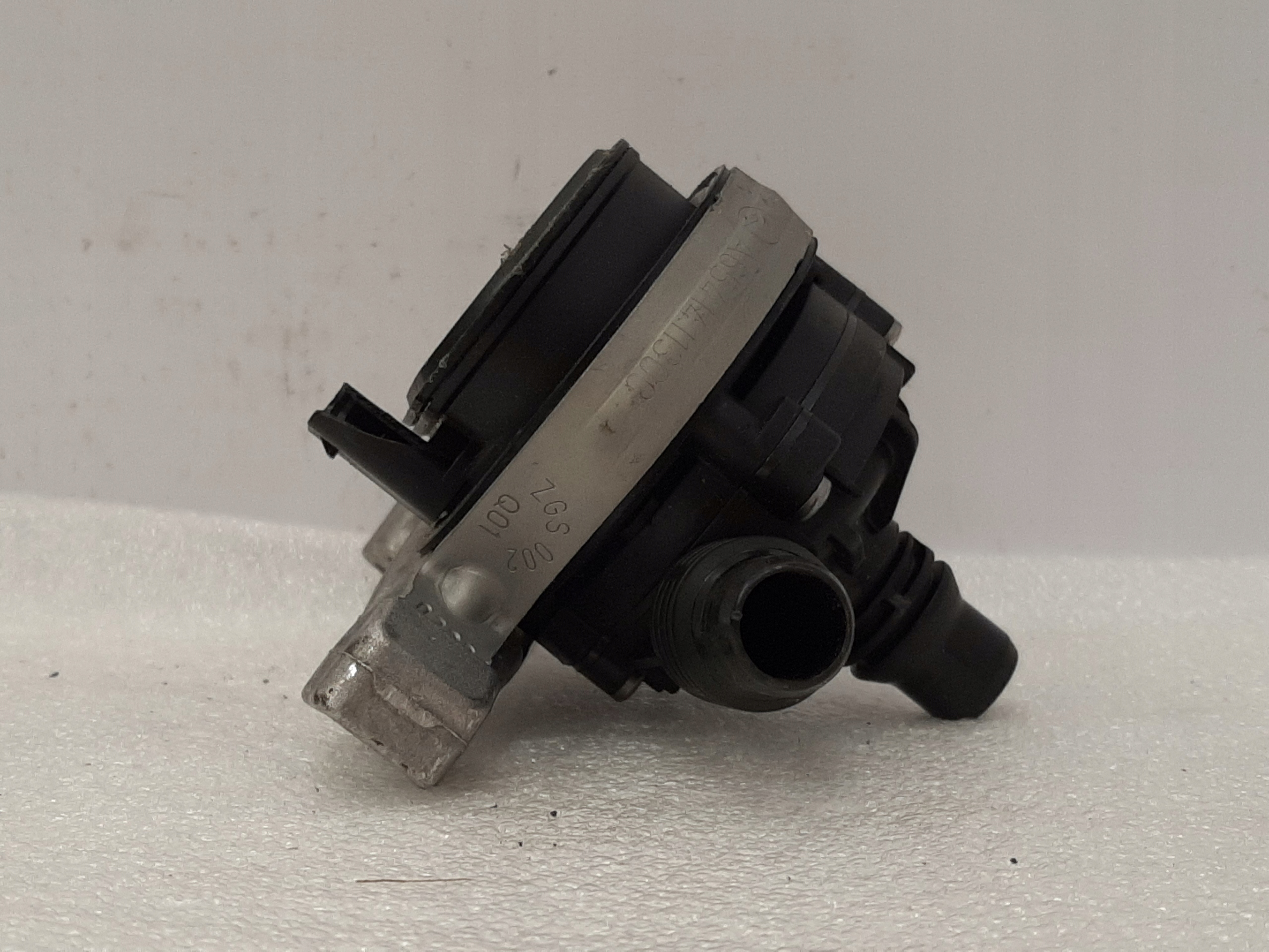 Pompa wody Mercedes W205 W213 A0005005400 NEW - galeria