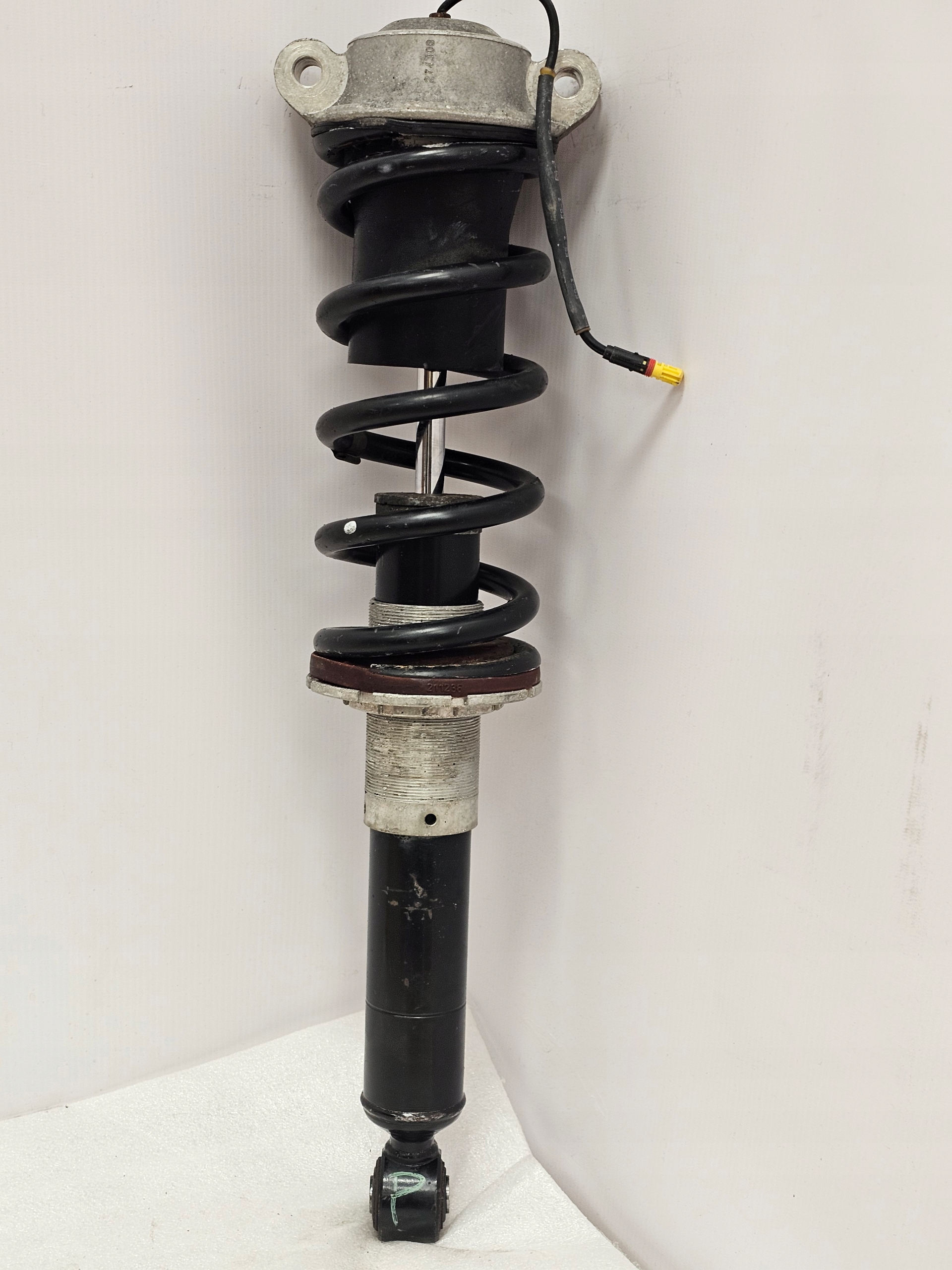 Amortyzator Shock Absorber Tył Tylny FERRARI GTC4 Lusso - galeria