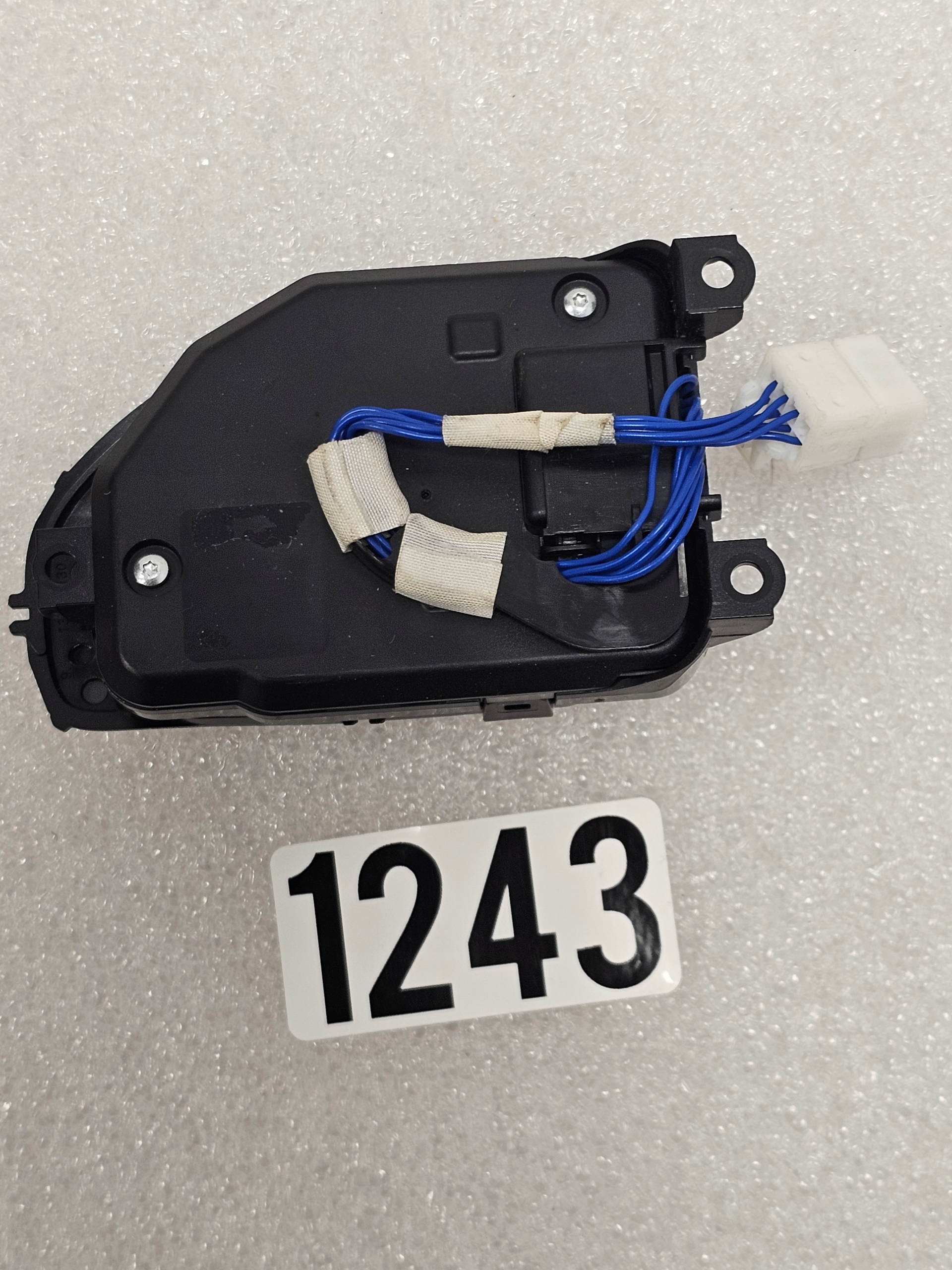 Przycisk Kierownicy Sterowanie Mercedes AMG - A0999059708 PRAWY Audio - galeria