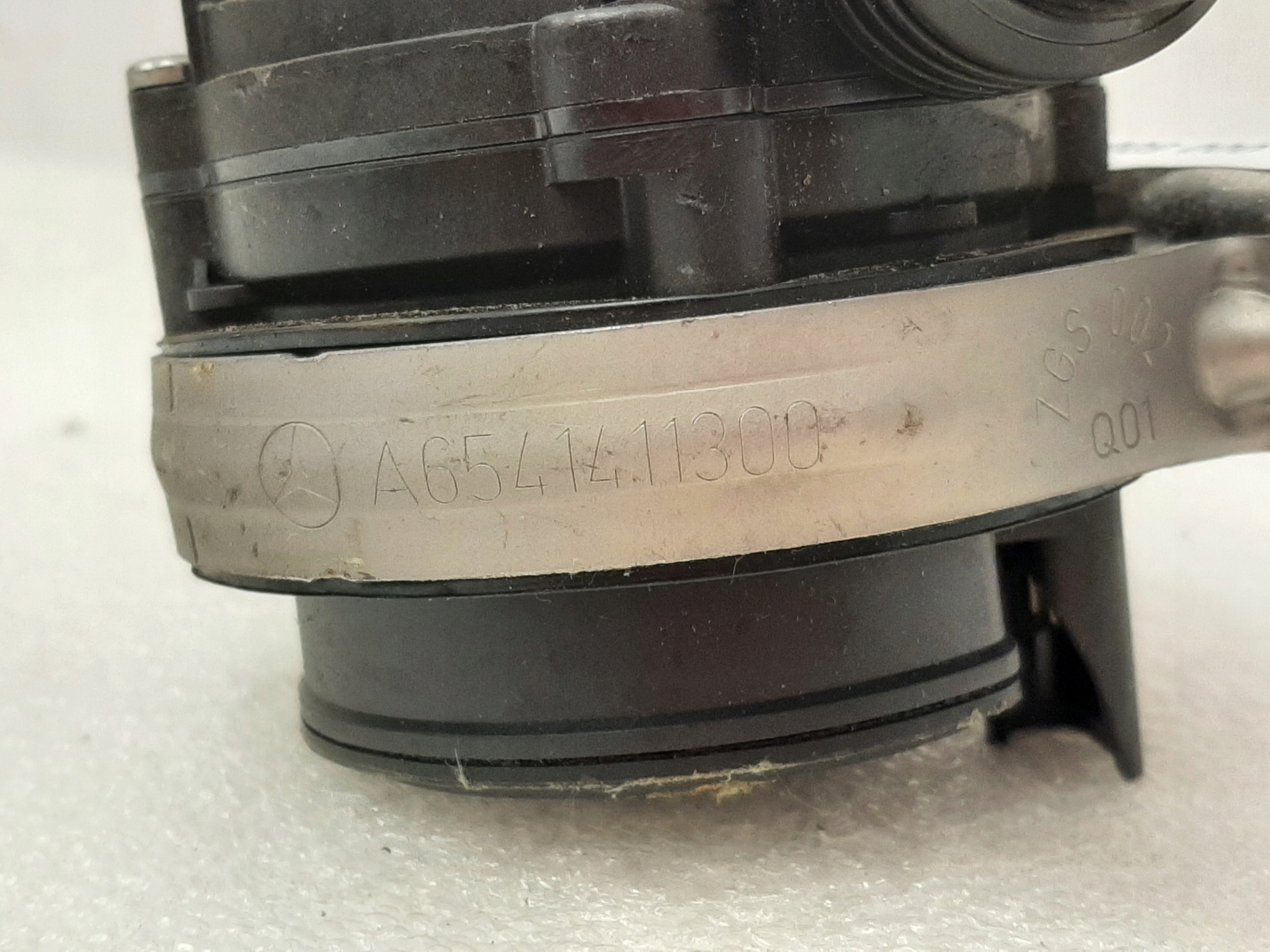 Pompa wody Mercedes W205 W213 A0005005400 NEW - galeria