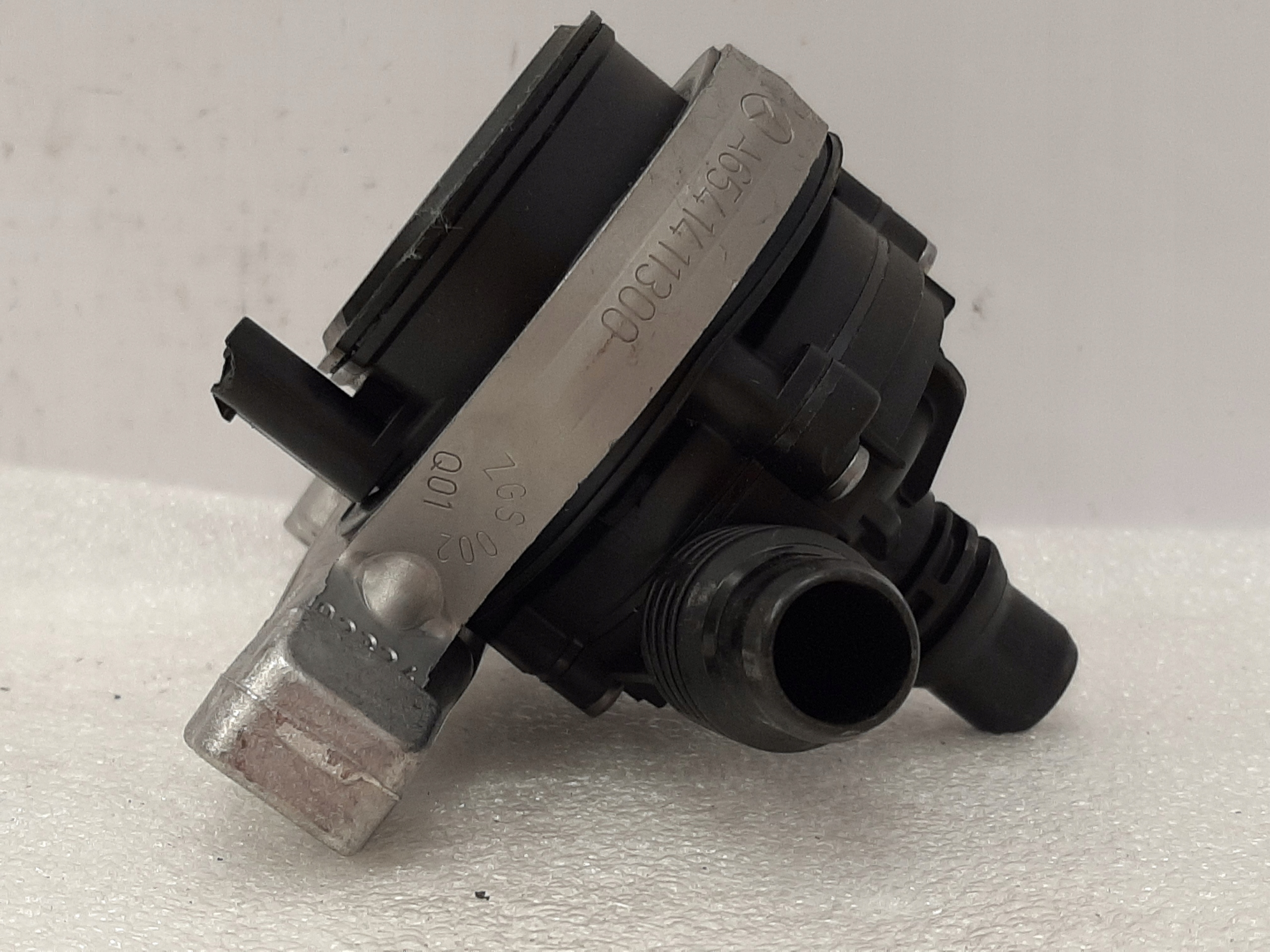 Pompa wody Mercedes W205 W213 A0005005400 NEW - galeria