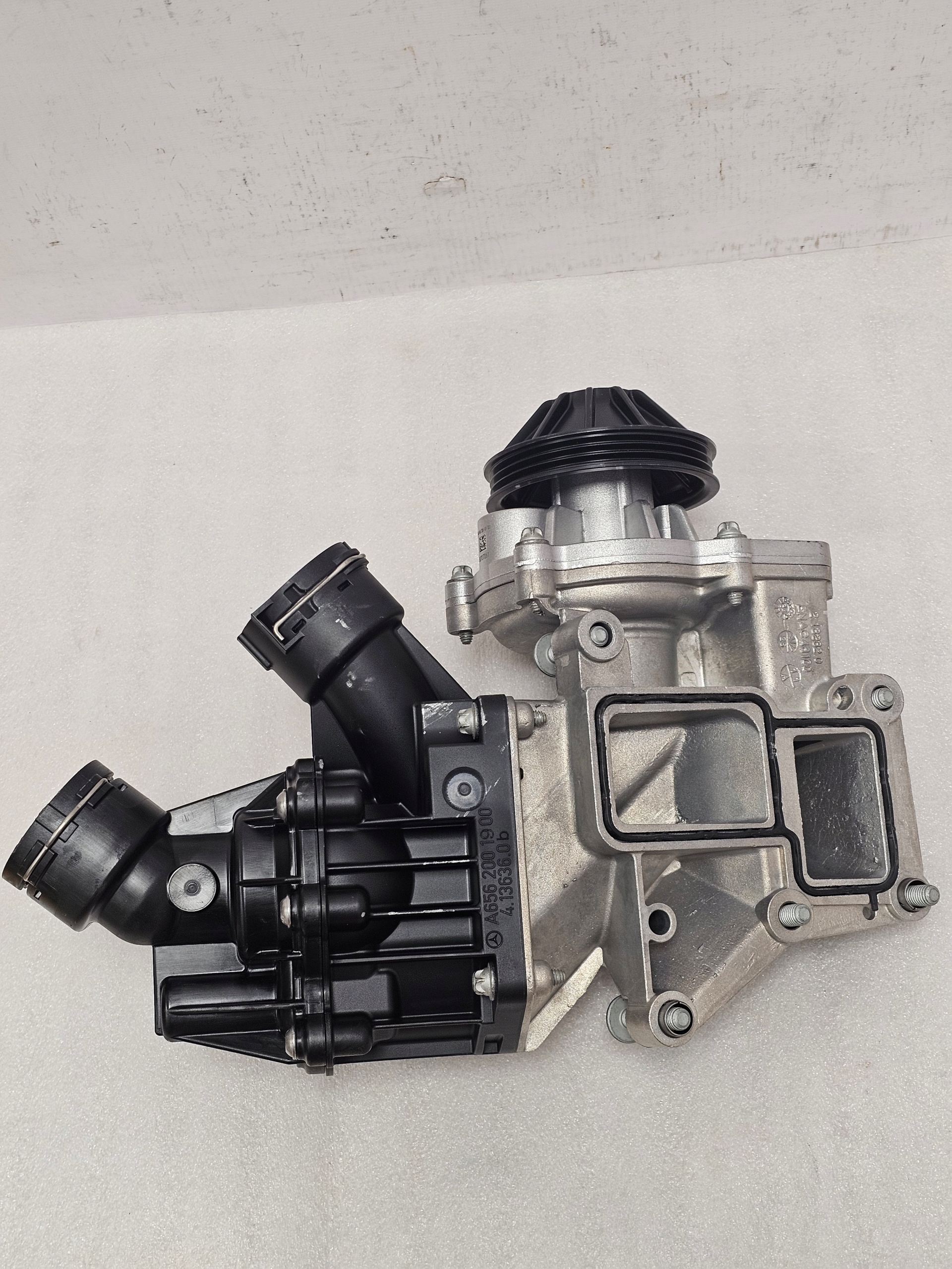 Termostat i Pompa Wody Mercedes OM656 W213 W222 W167 W253 - galeria