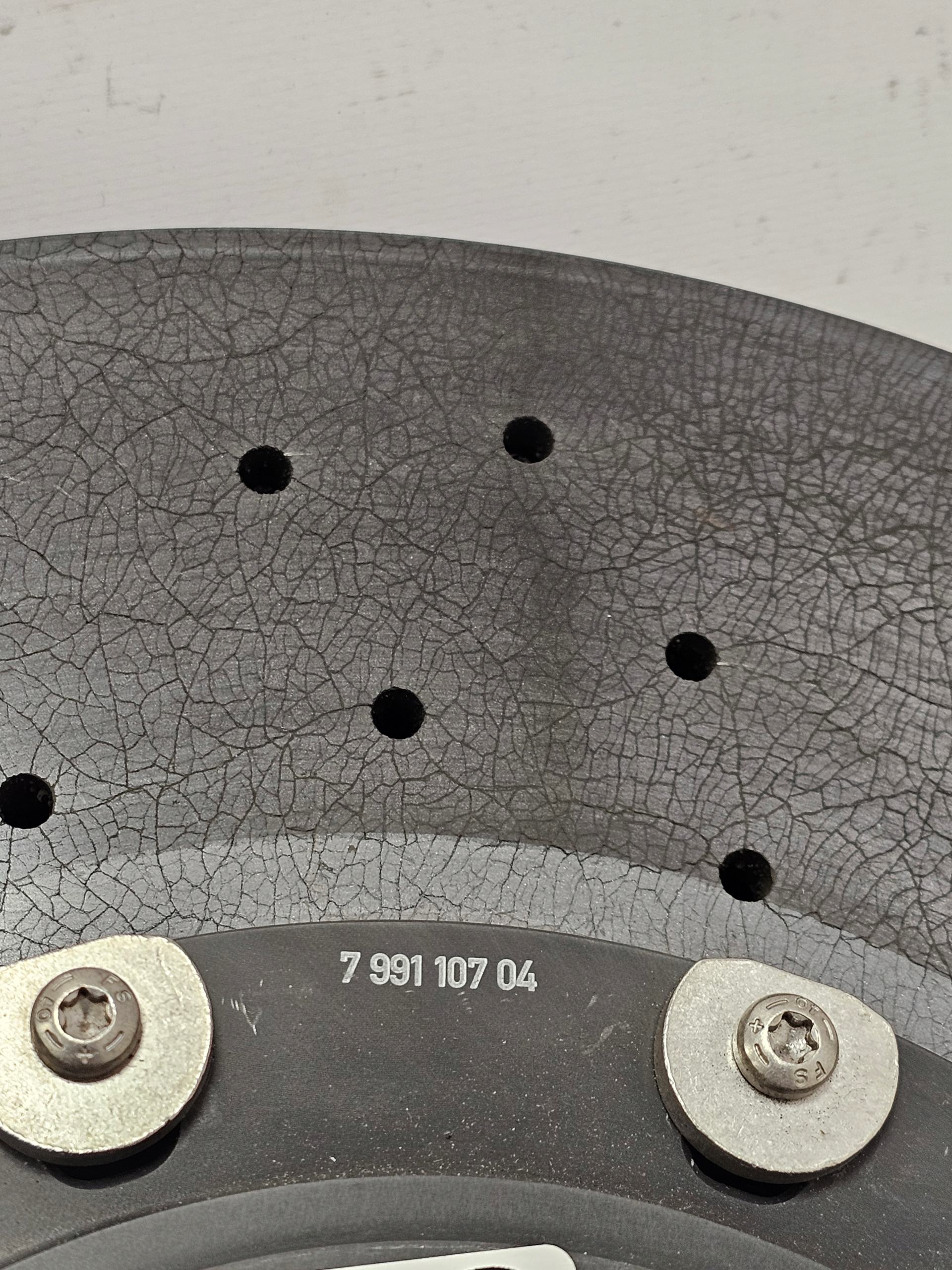 Tarcza CERAMICZNA BMW M5 F90 M8 Tył Lewa OEM - galeria