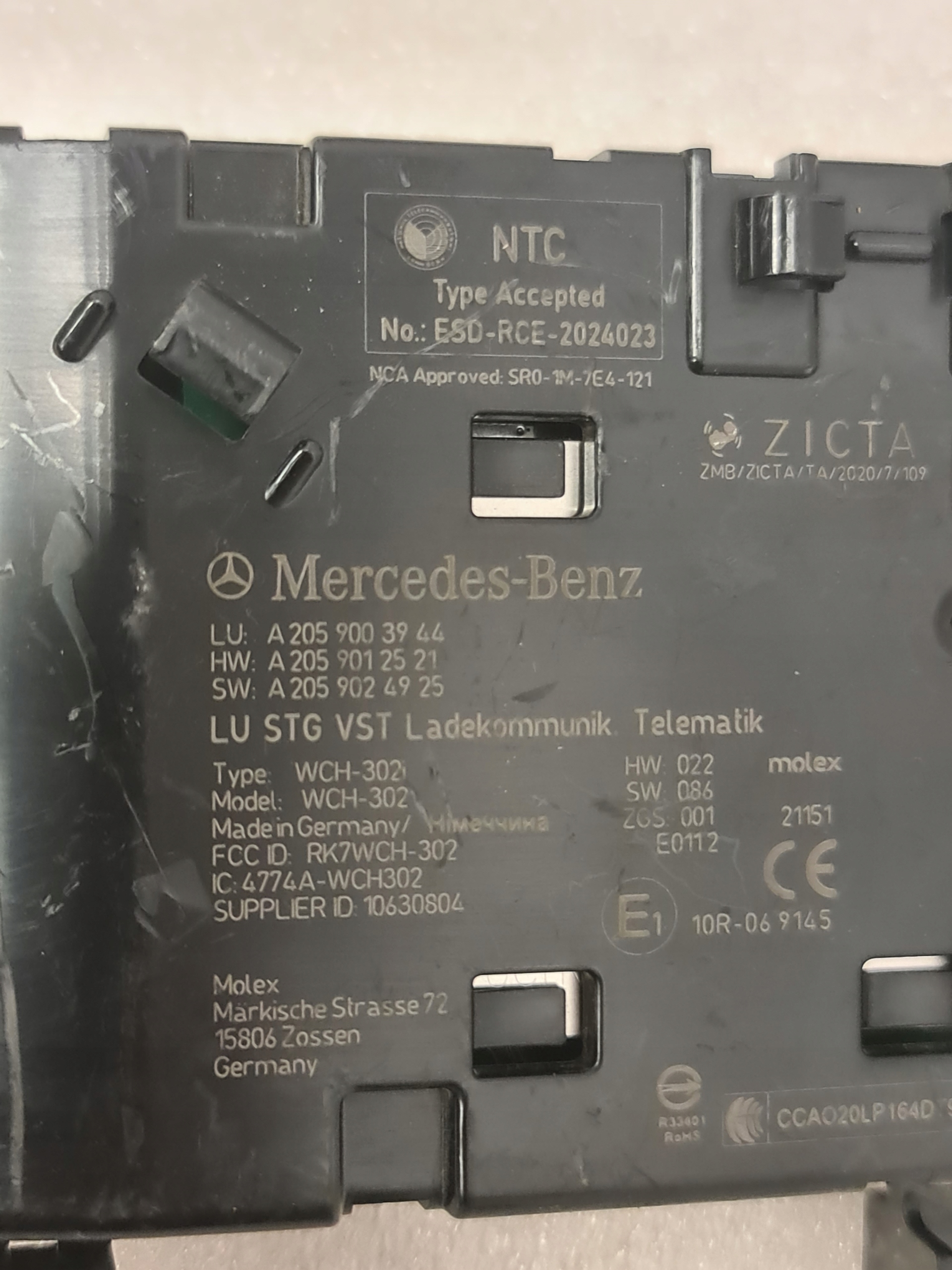 Ładowarka indukcyjna Mercedes W205 W253 - galeria