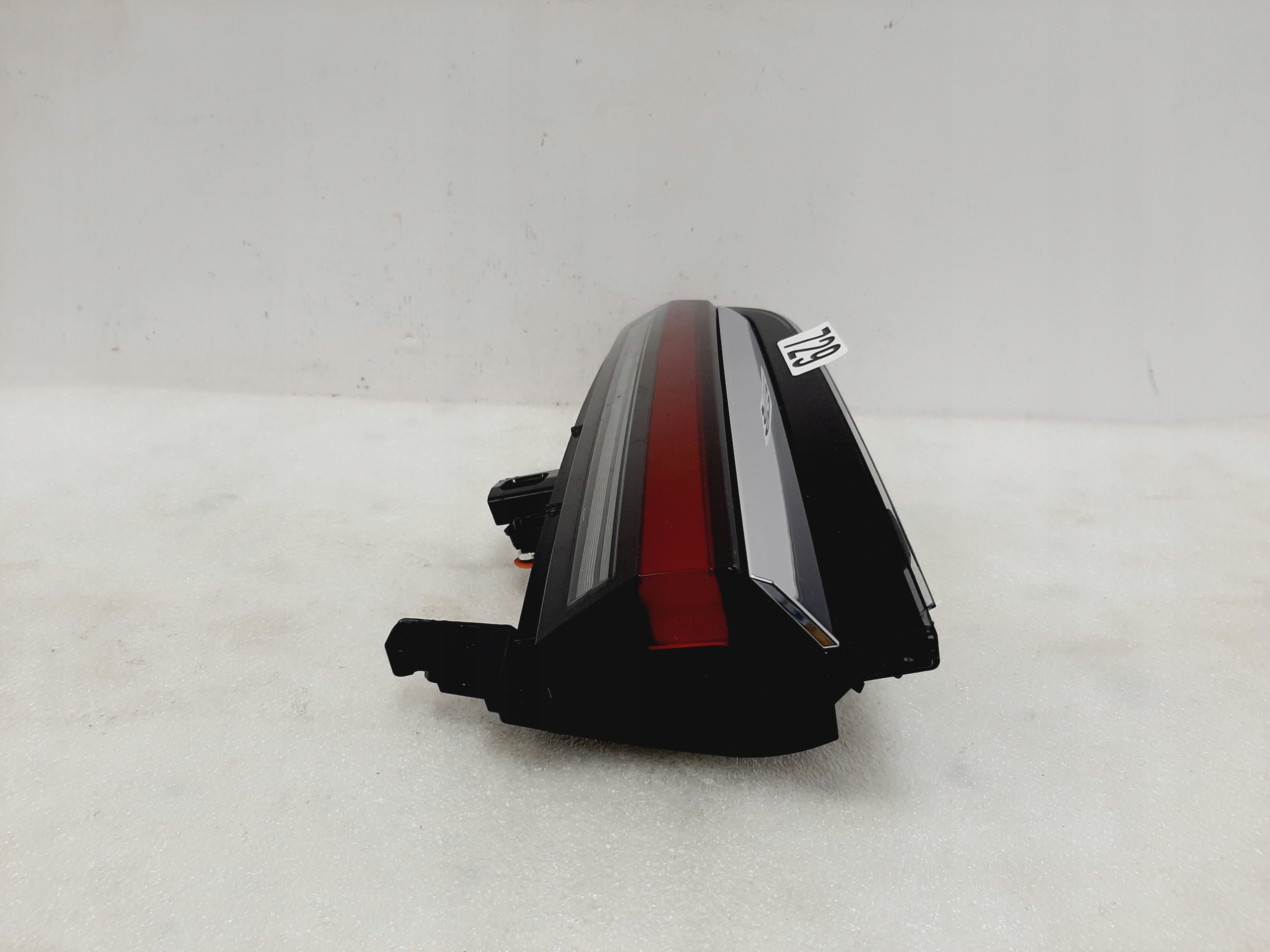 Lampa BMW G70 7 Tylna Prawa w klapę Chrom 5A45BA6 - galeria