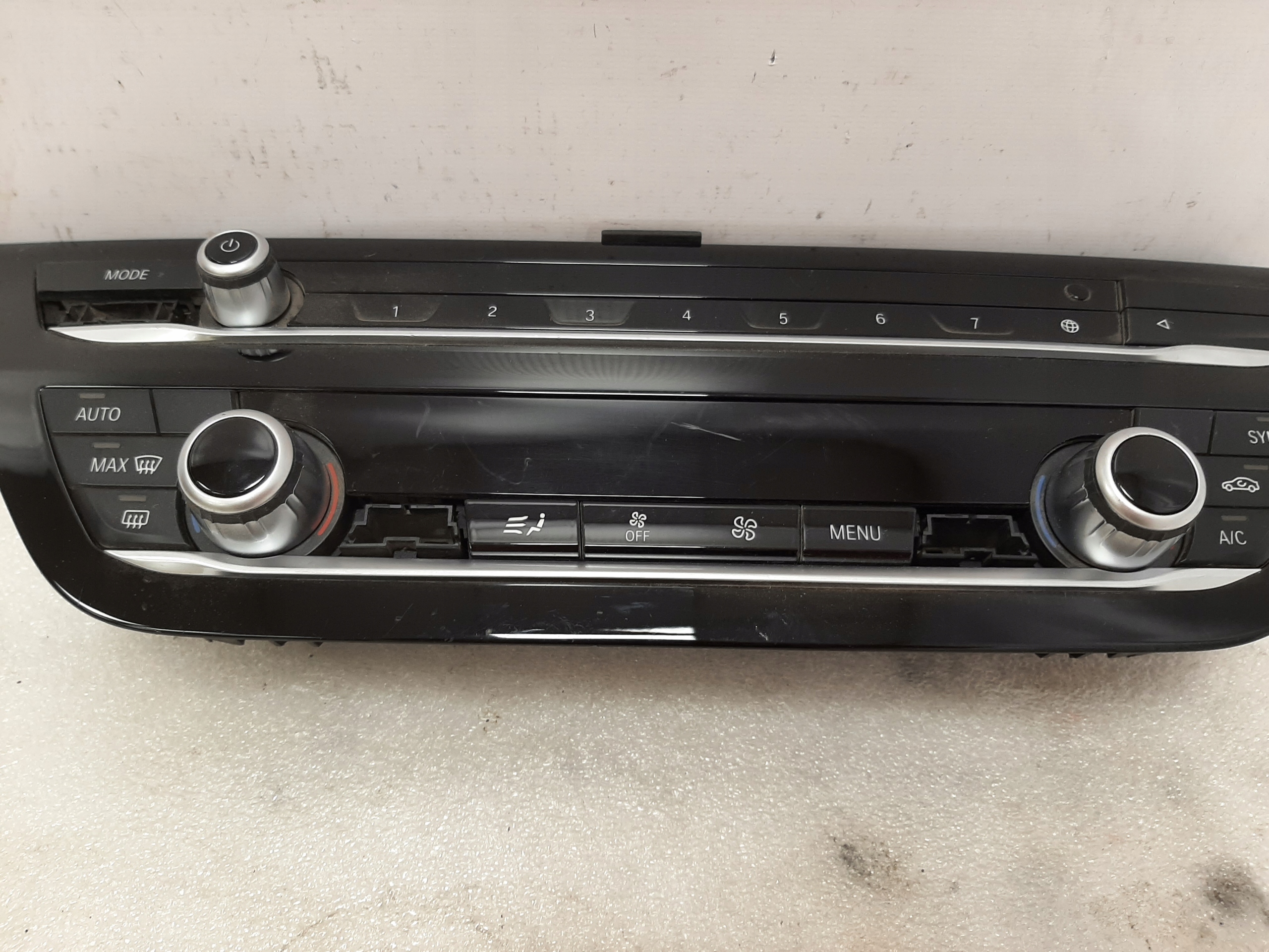 Panel radia i klimatyzacji BMW G30 6834466 - galeria
