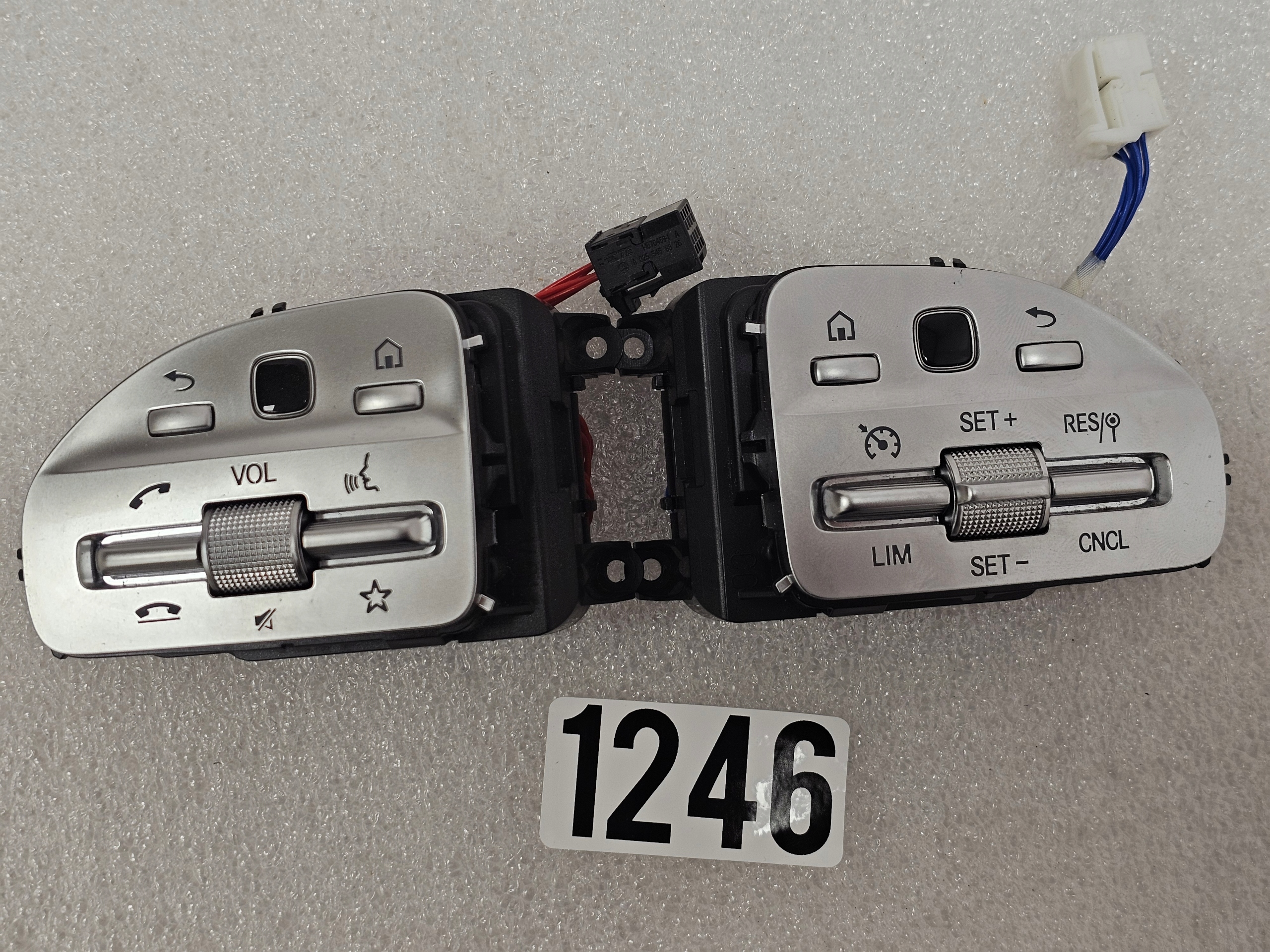 Przycisk Kierownicy Sterowanie Mercedes AMG - A0999051304 - galeria
