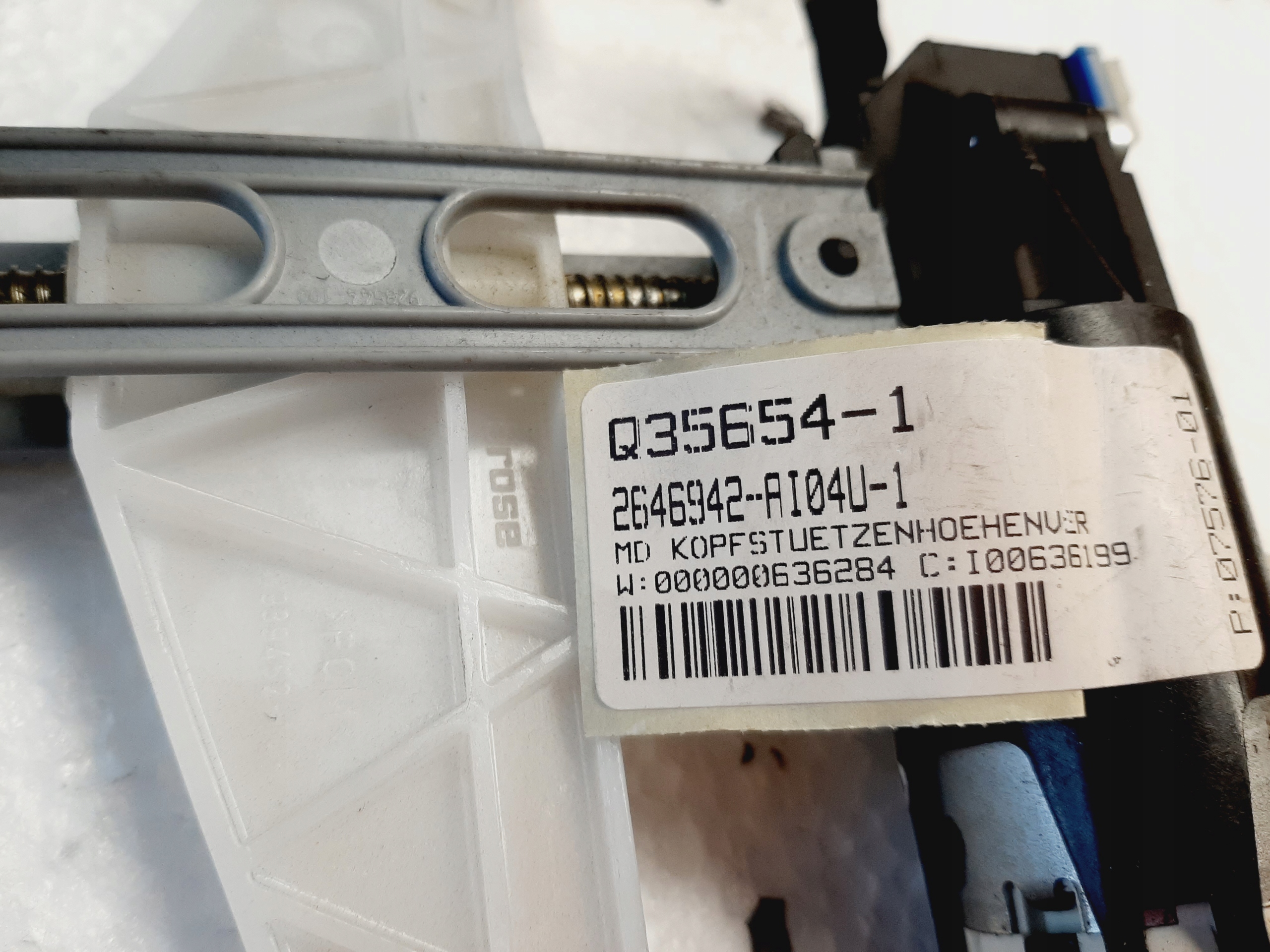 Napęd regulacji zagłówka fotela BMW F i G 7299681 - galeria