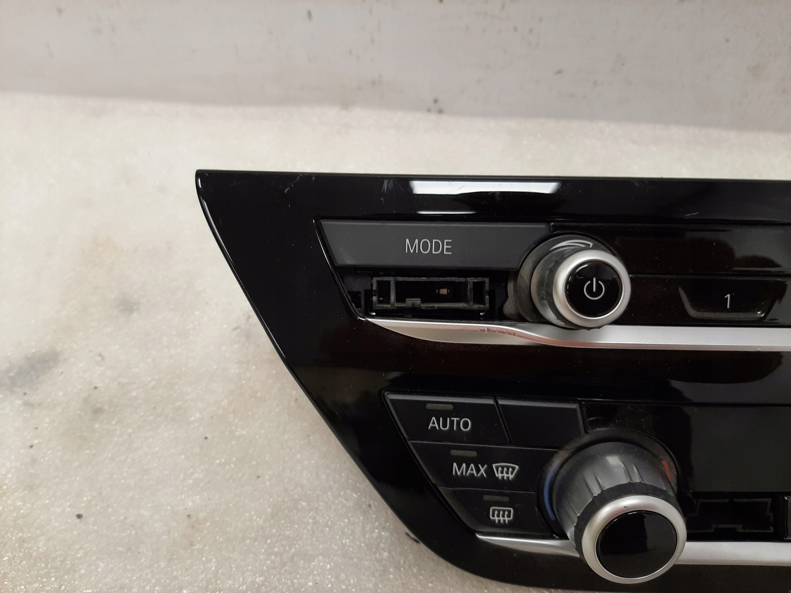 Panel radia i klimatyzacji BMW G30 6834466 - galeria