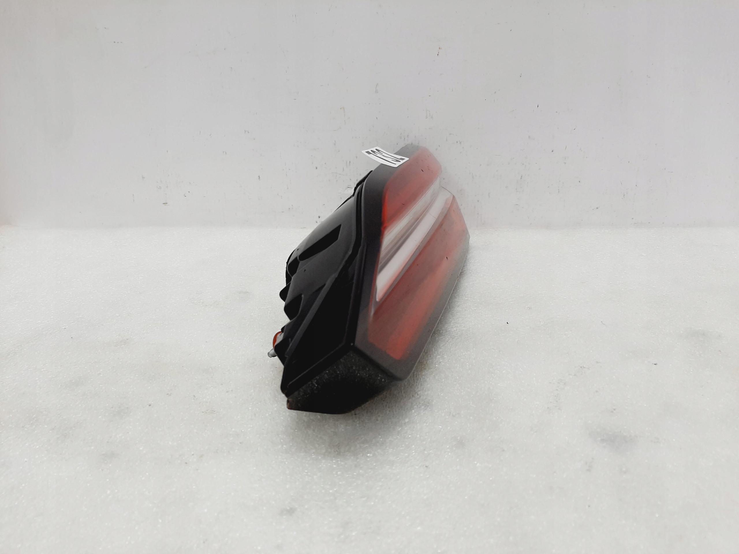 Lampa BMW G60 5 Tylna Prawa w klapę Chrom 5A01AD2 - galeria