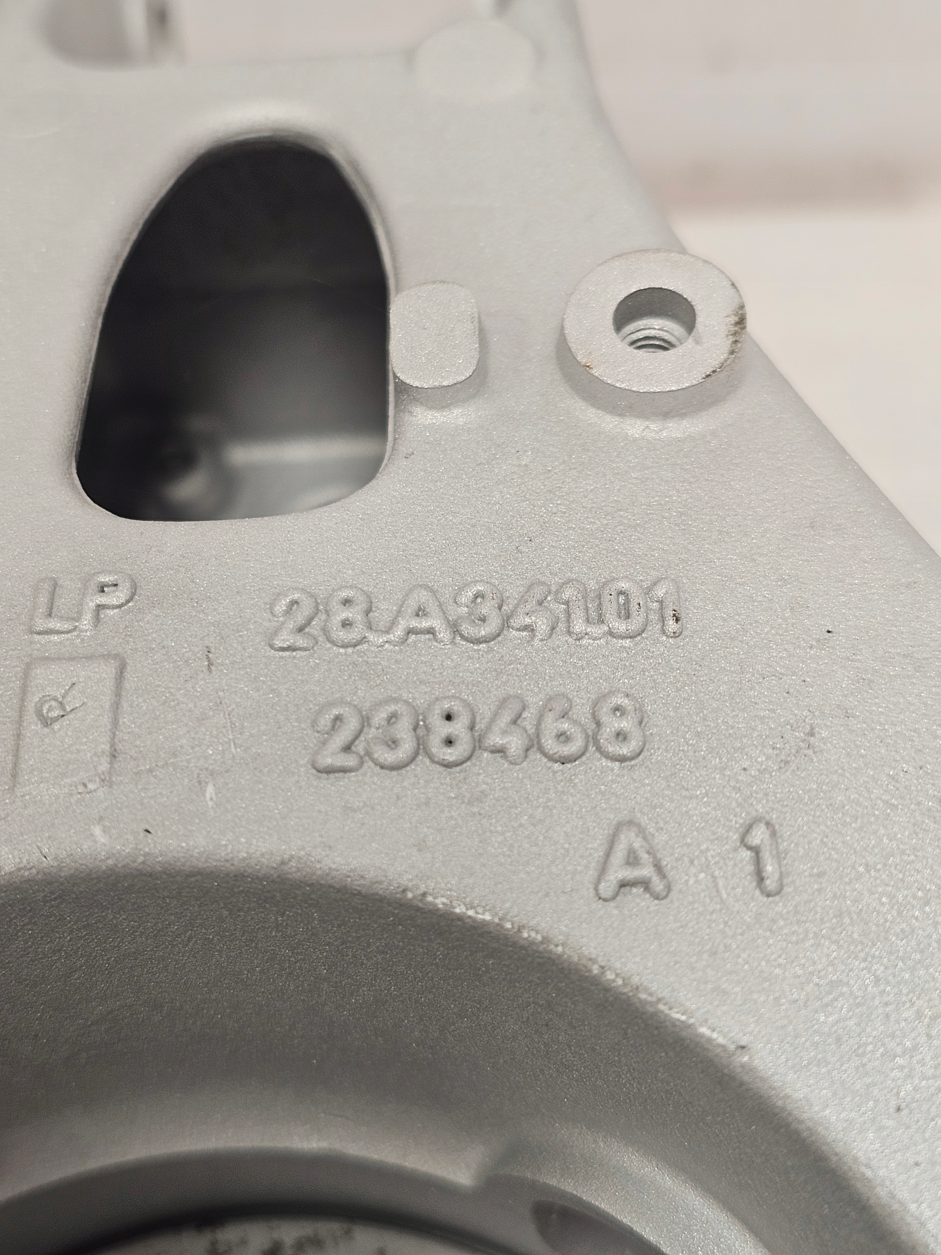 Zwrotnica Piasta Ferrari 458 488 FF 812 F12 California LEWY TYŁ - galeria