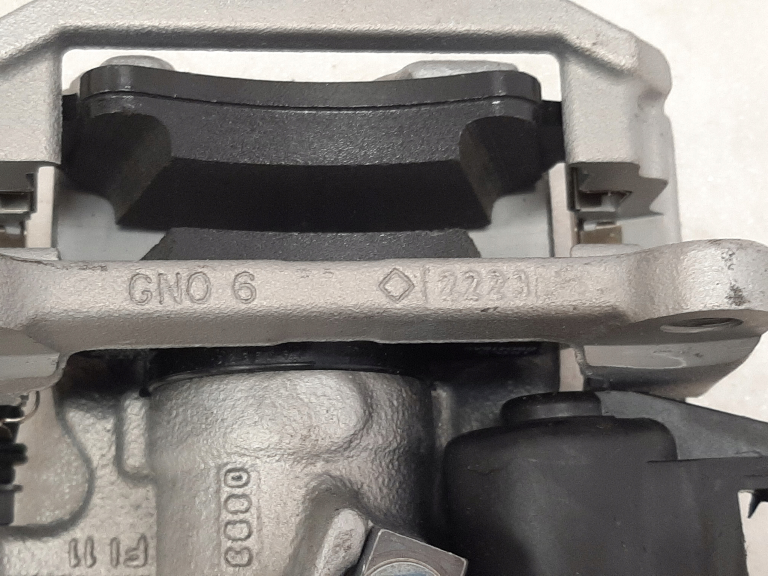 Zacisk Audi A4 A5 A6 A7 Lewy Tył 8W0405CF - galeria