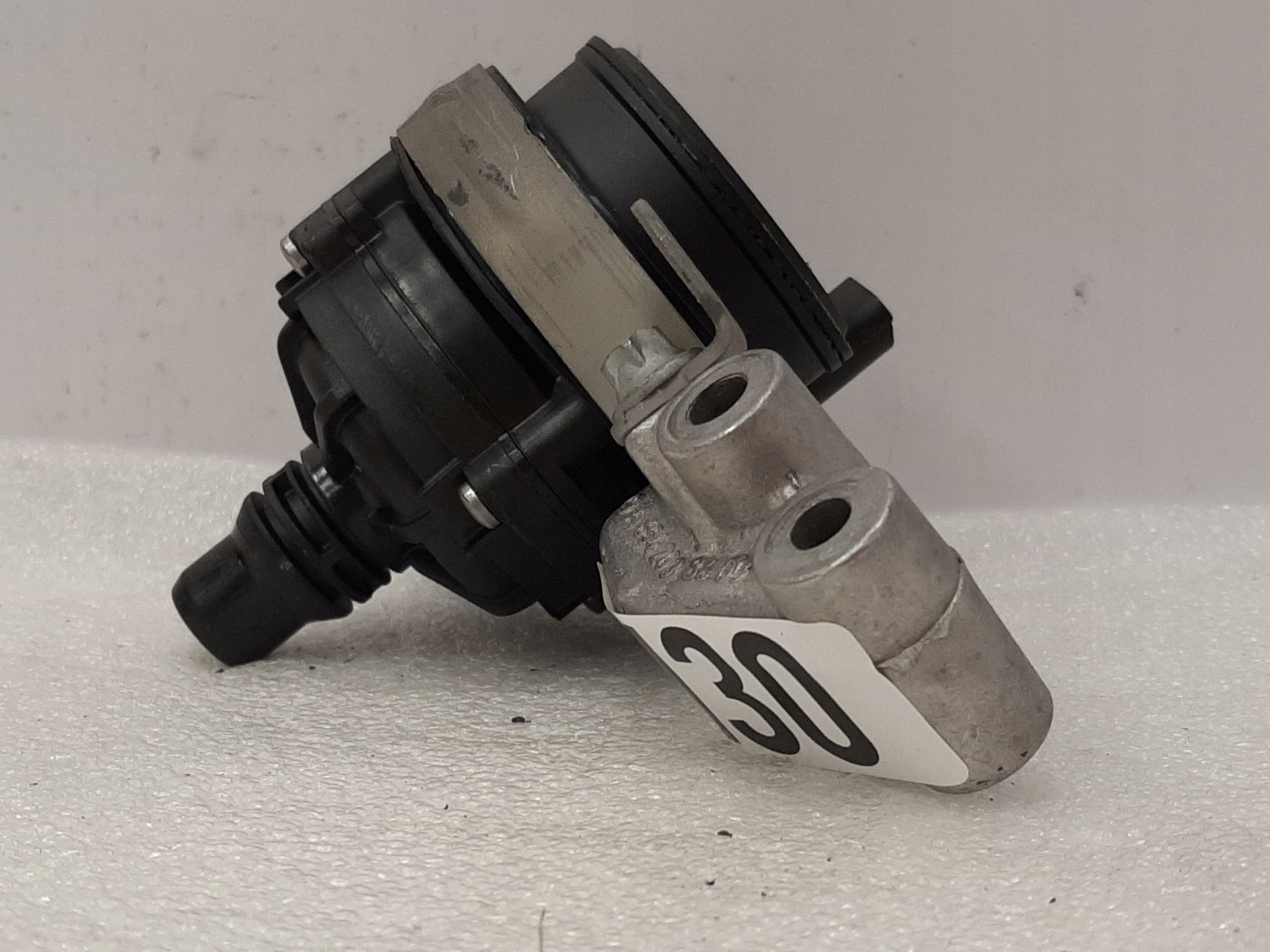 Pompa wody Mercedes W205 W213 A0005005400 NEW - galeria