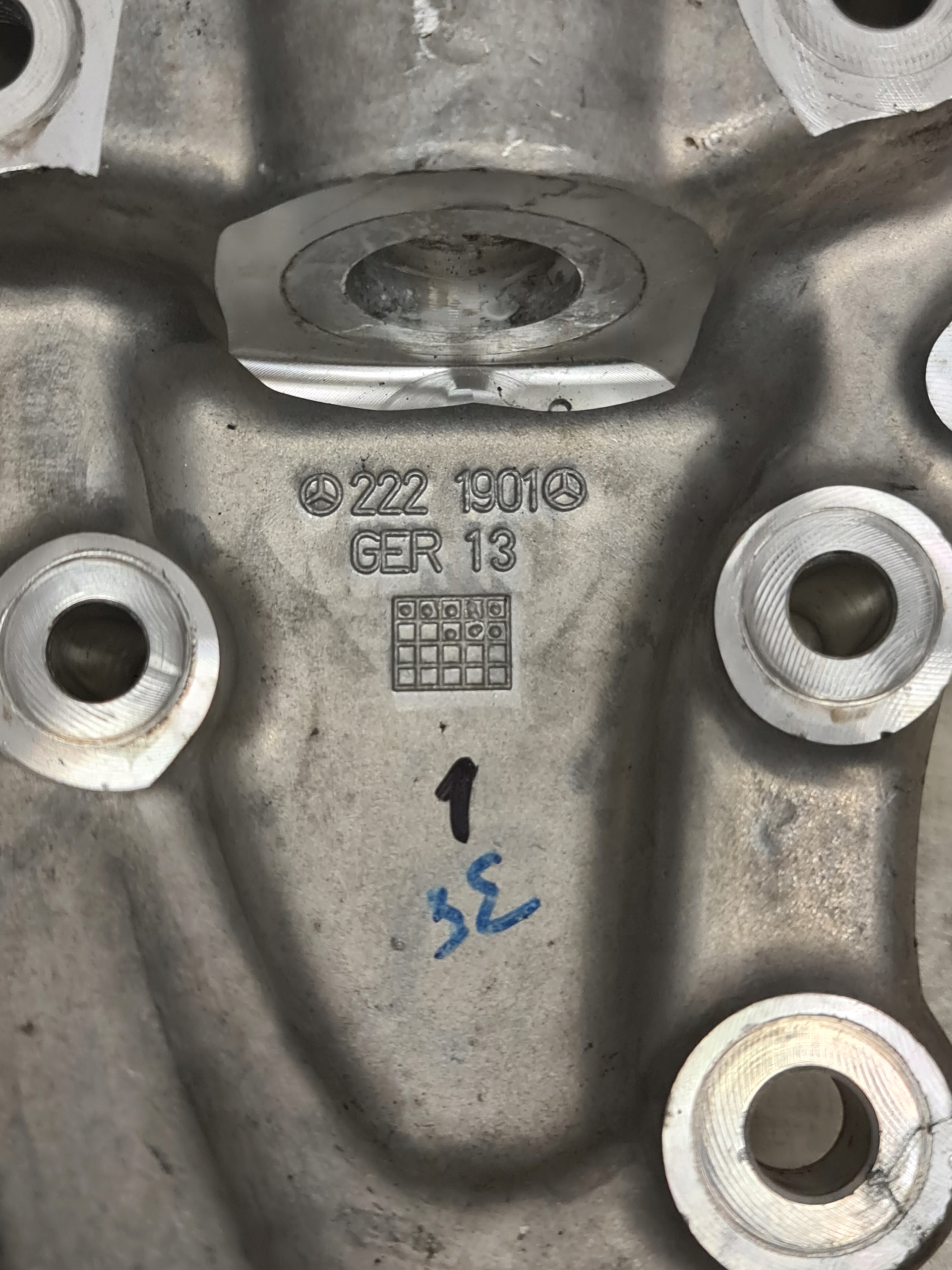 Zwrotnica Mercedes W222 Przód Lewa A222 19 01 - galeria