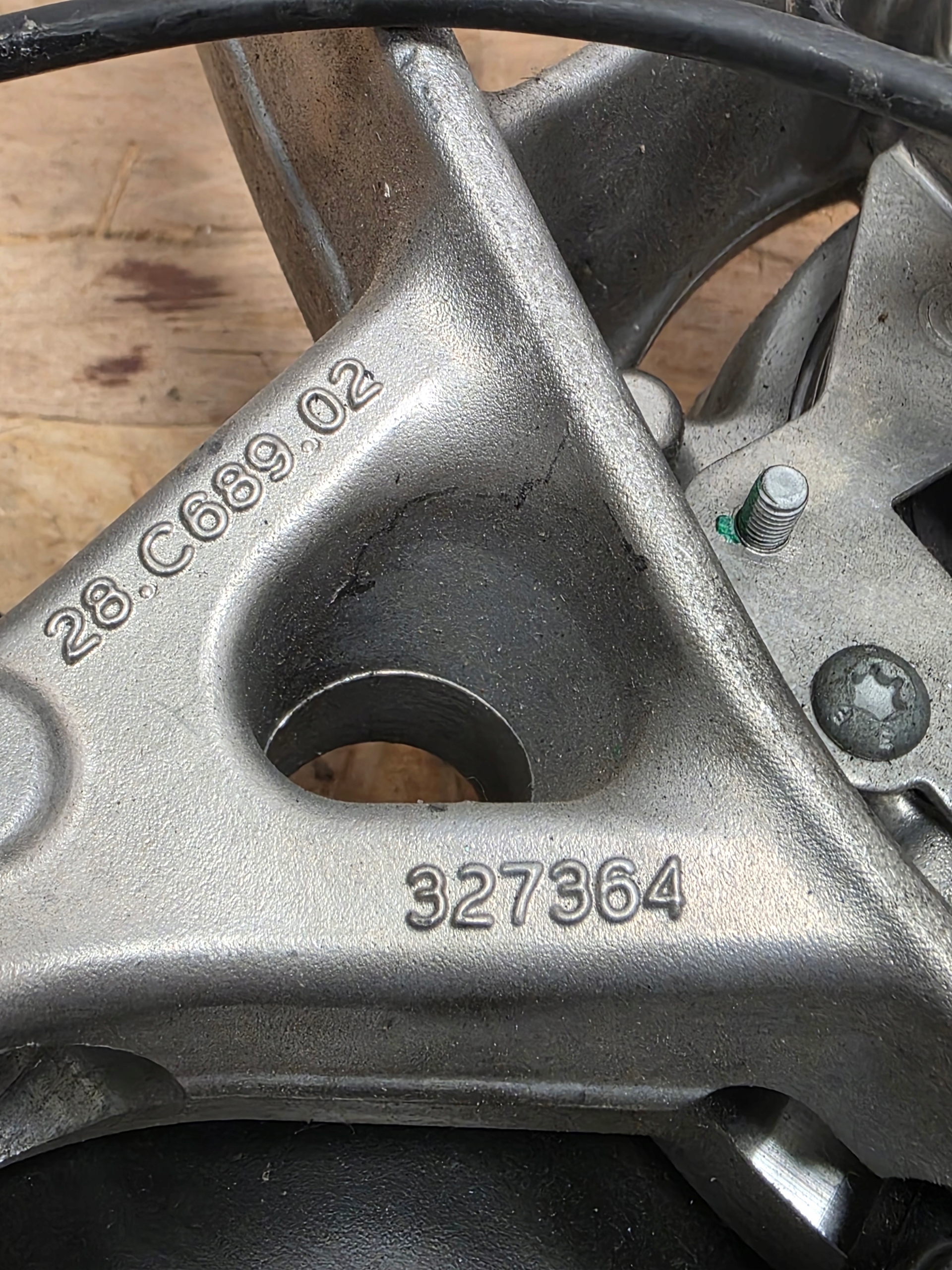 Zwrotnica Piasta Ferrari 12 cilindri 812 PRAWY PRZÓD - galeria
