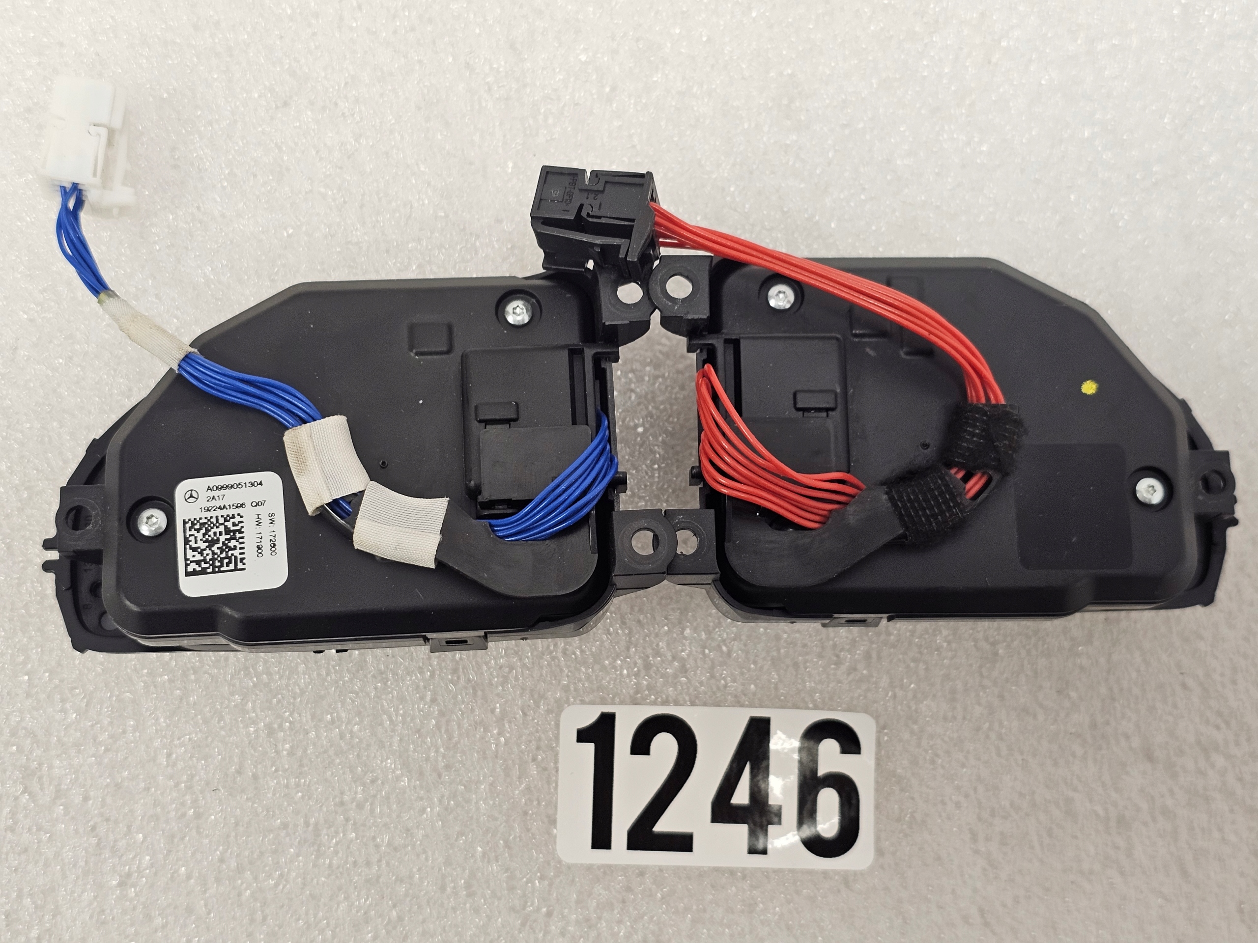 Przycisk Kierownicy Sterowanie Mercedes AMG - A0999051304 - galeria