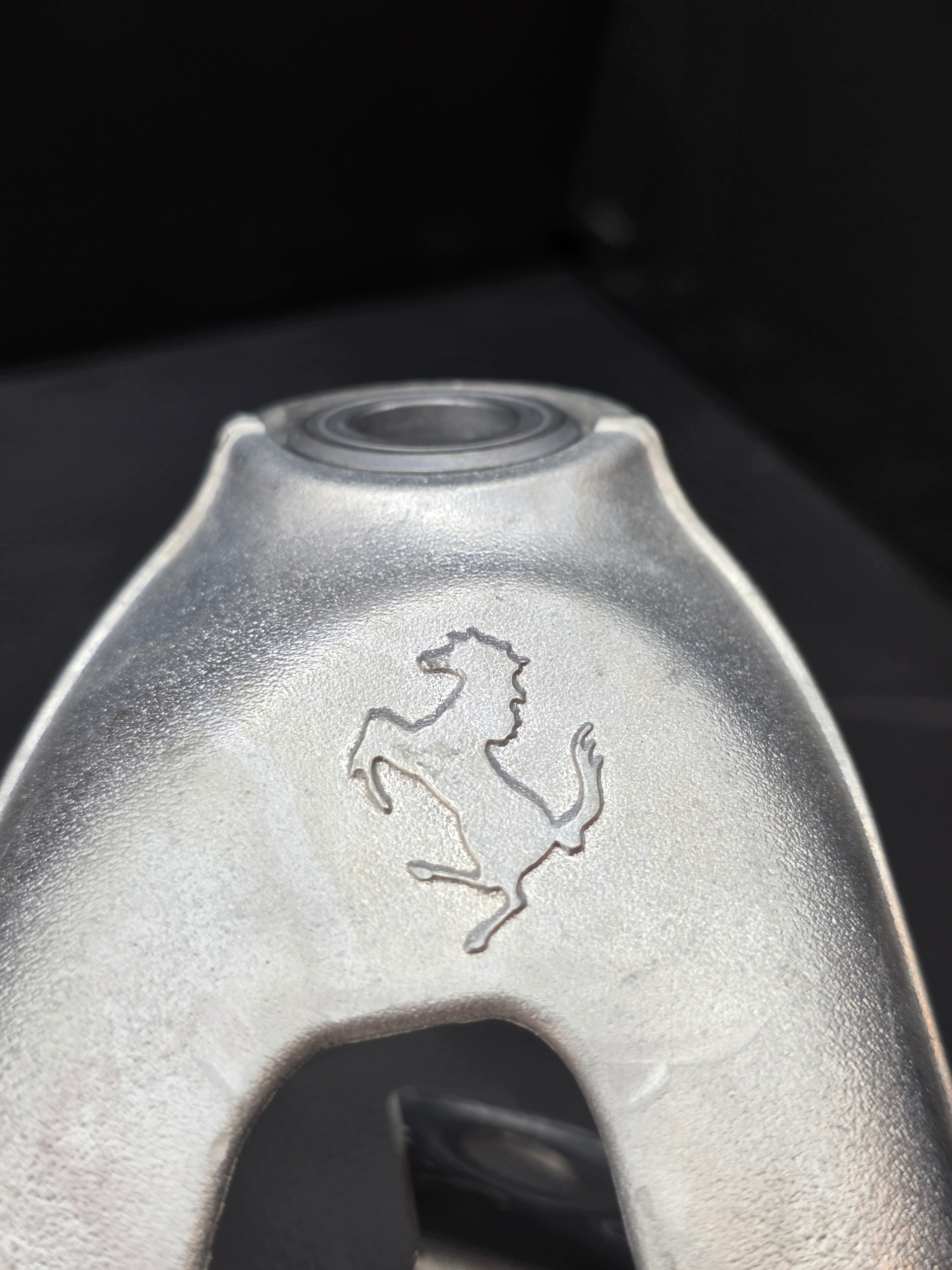 Zwrotnica Piasta Ferrari 12 cilindri 812 PRAWY PRZÓD - galeria