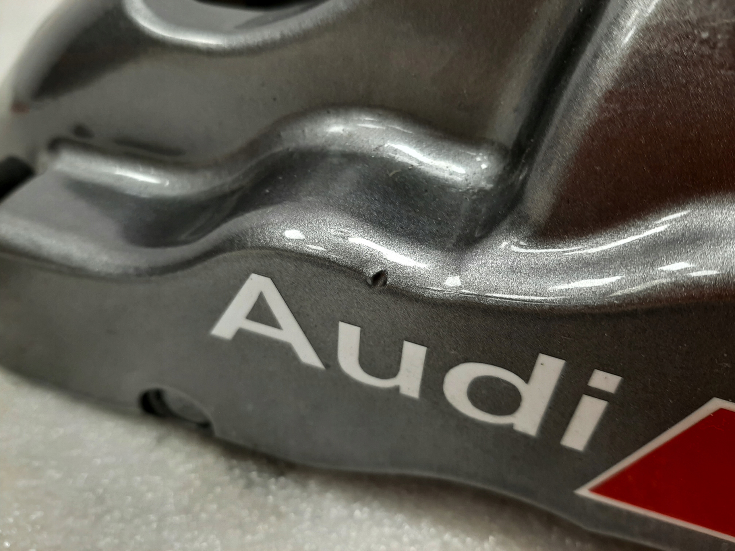 Zaciski Audi Ceramic R8 4S0 4S Przód Lewy - galeria