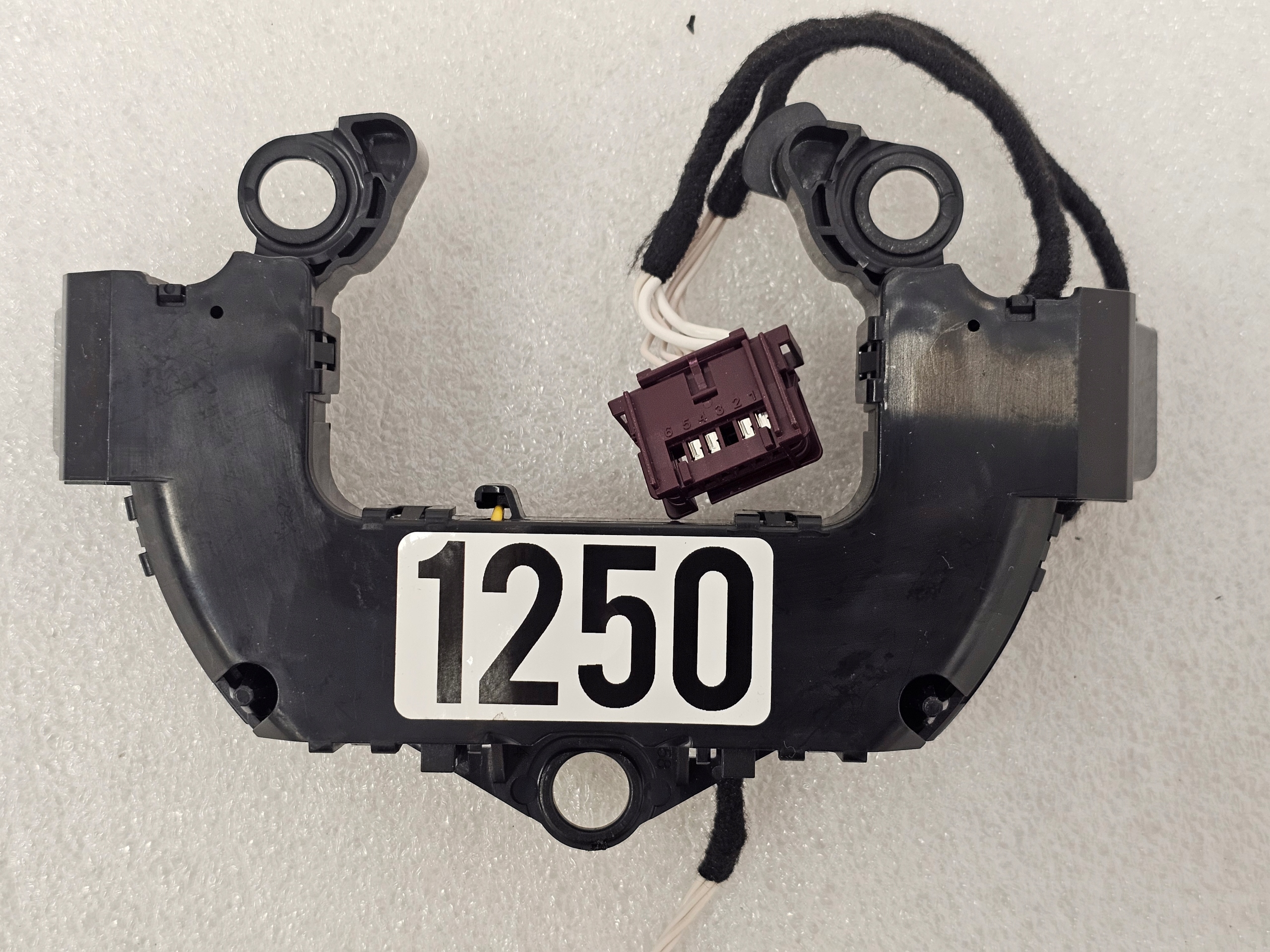 Zdjęcie produktu Płyta kontaktowa Kierownicy Mercedes AMG - A099 464 19 05
