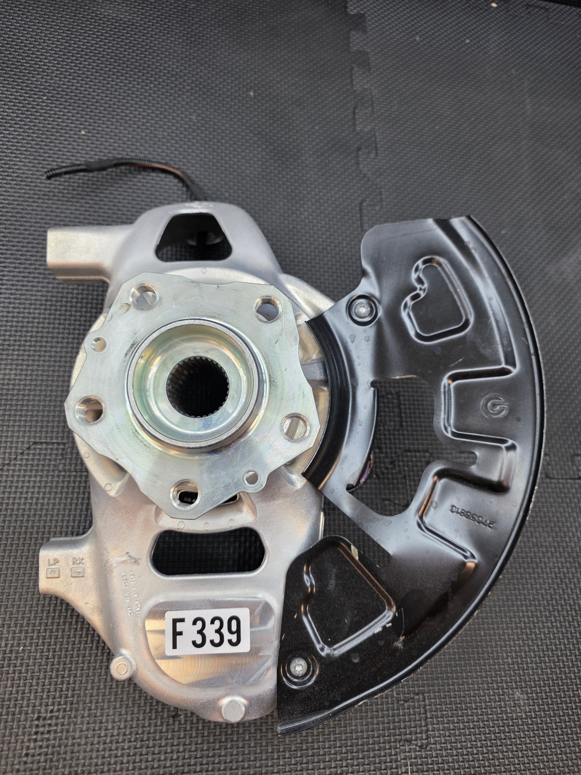 Zdjęcie produktu Zwrotnica Piasta Ferrari 296 PRAWY PRZÓD 343013