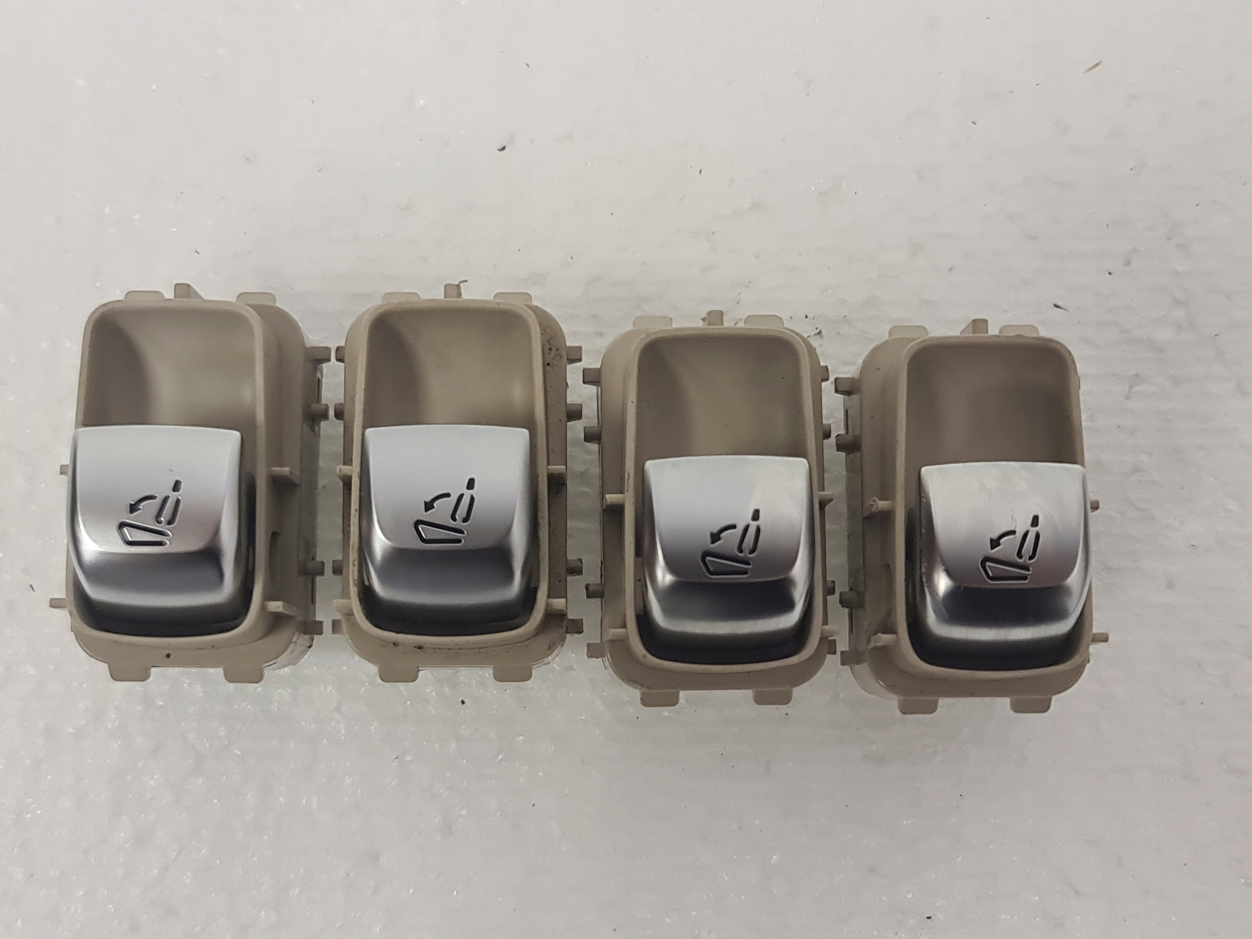 Zdjęcie produktu Przełącznik uchylania fotela Mercedes W205 W253 P