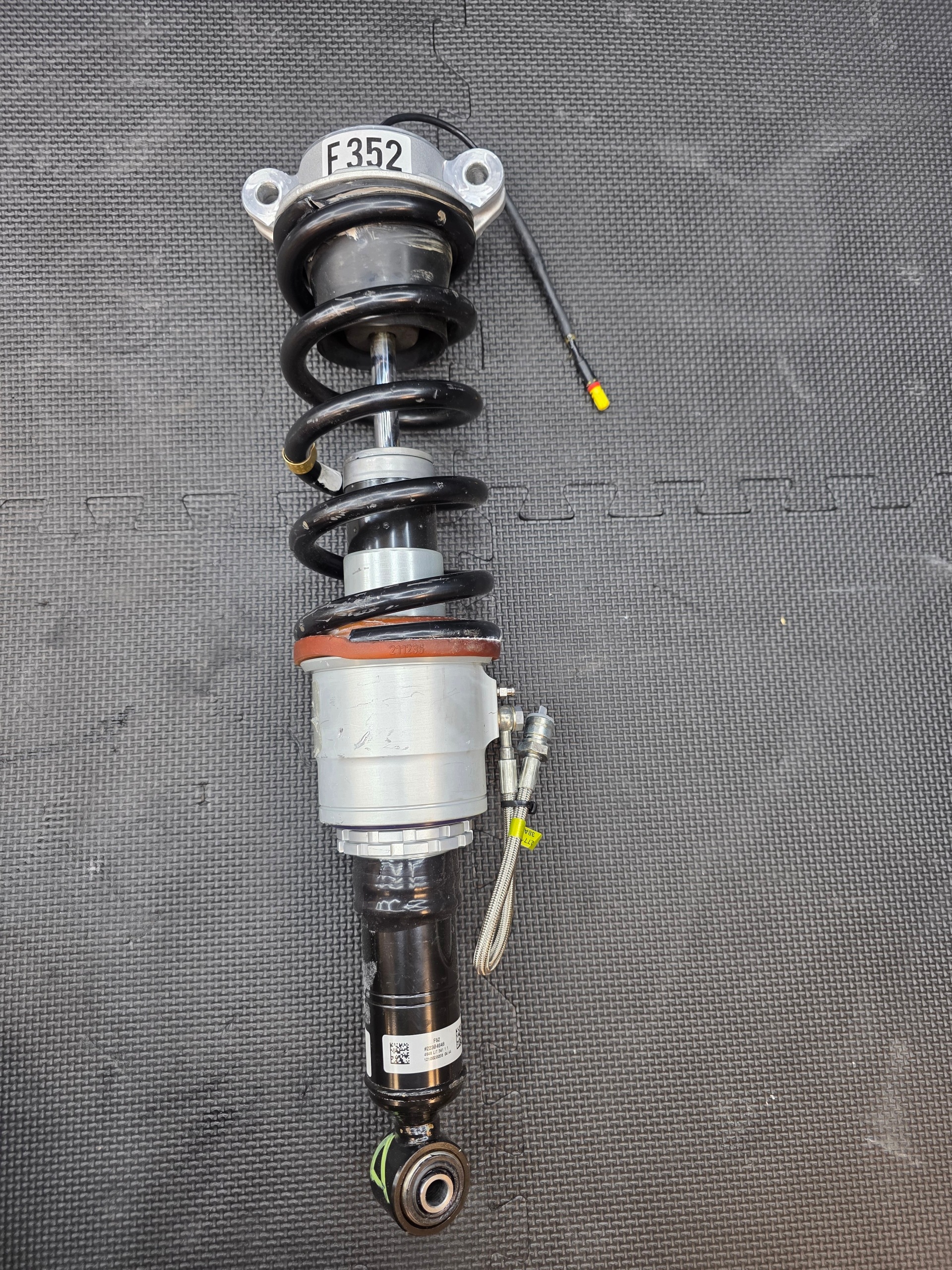 Zdjęcie produktu Amortyzator Shock Absorber Ferrari 12 Cilindri 812 Magneride Dual Mode