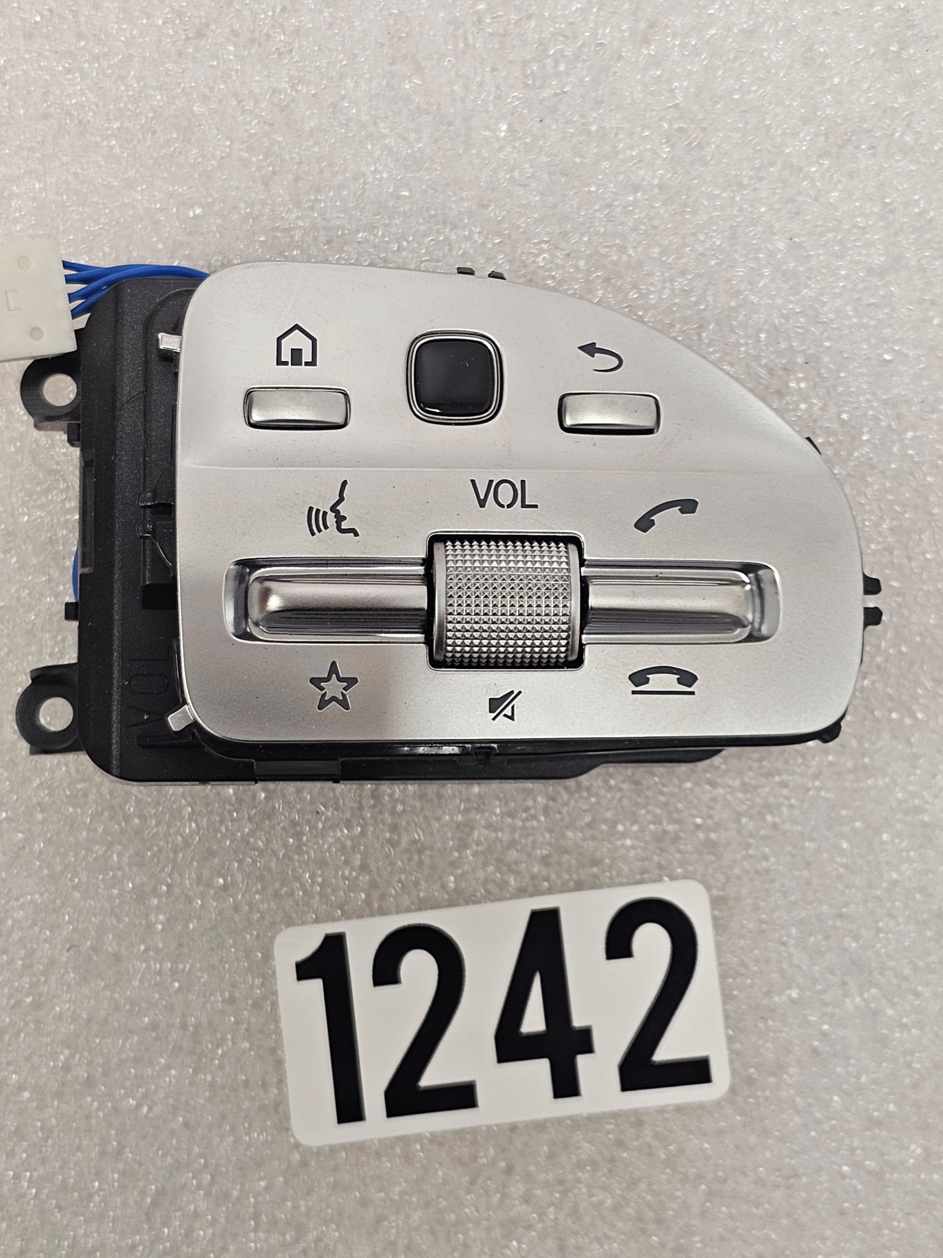 Zdjęcie produktu Przycisk Kierownicy Sterowanie Mercedes AMG - A0999059708 PRAWY Audio
