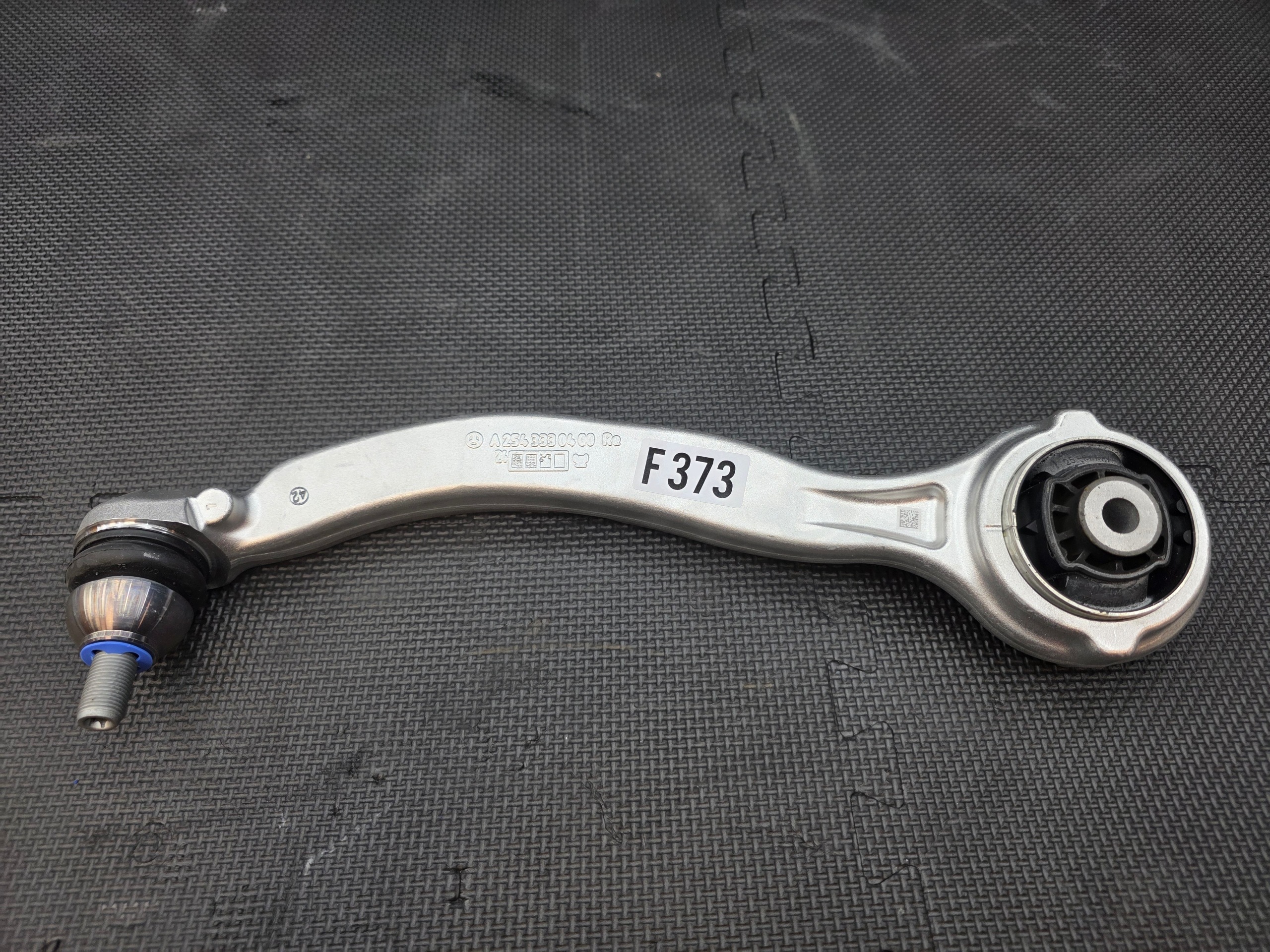 Zdjęcie produktu Wahacz Przedni Prawy Mercedes W254 A2543303201