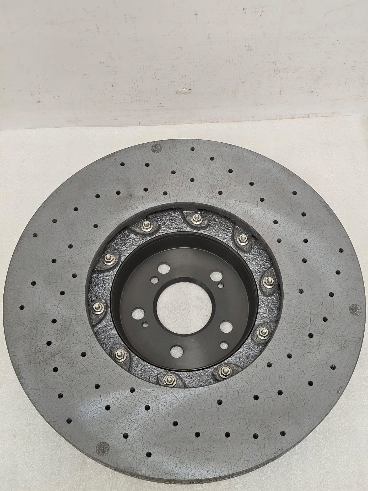 Zdjęcie produktu Tarcza ceramiczna Mercedes AMG W205 W213 W190 W290 LEWA PRZÓD