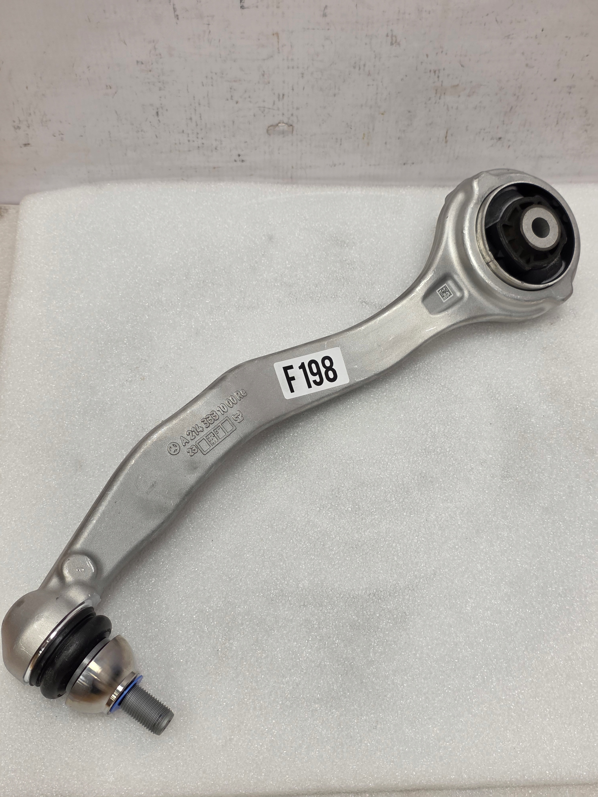 Zdjęcie produktu Wahacz Przedni Prawy Mercedes W214 4Matic A2143331000 RE