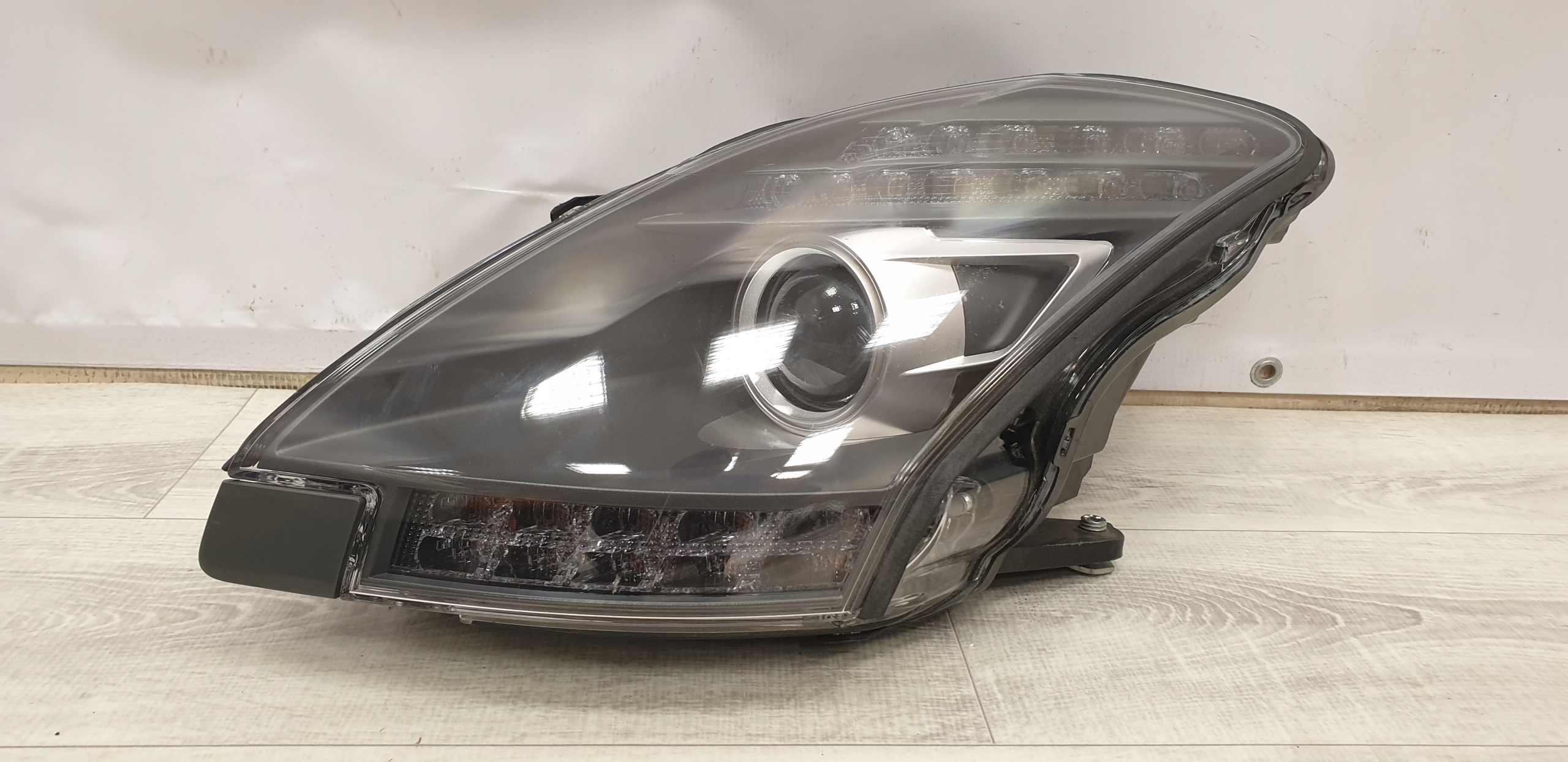 Zdjęcie produktu Lampa Mercedes W197 SLS Bi Xenon Lewa Kompletna