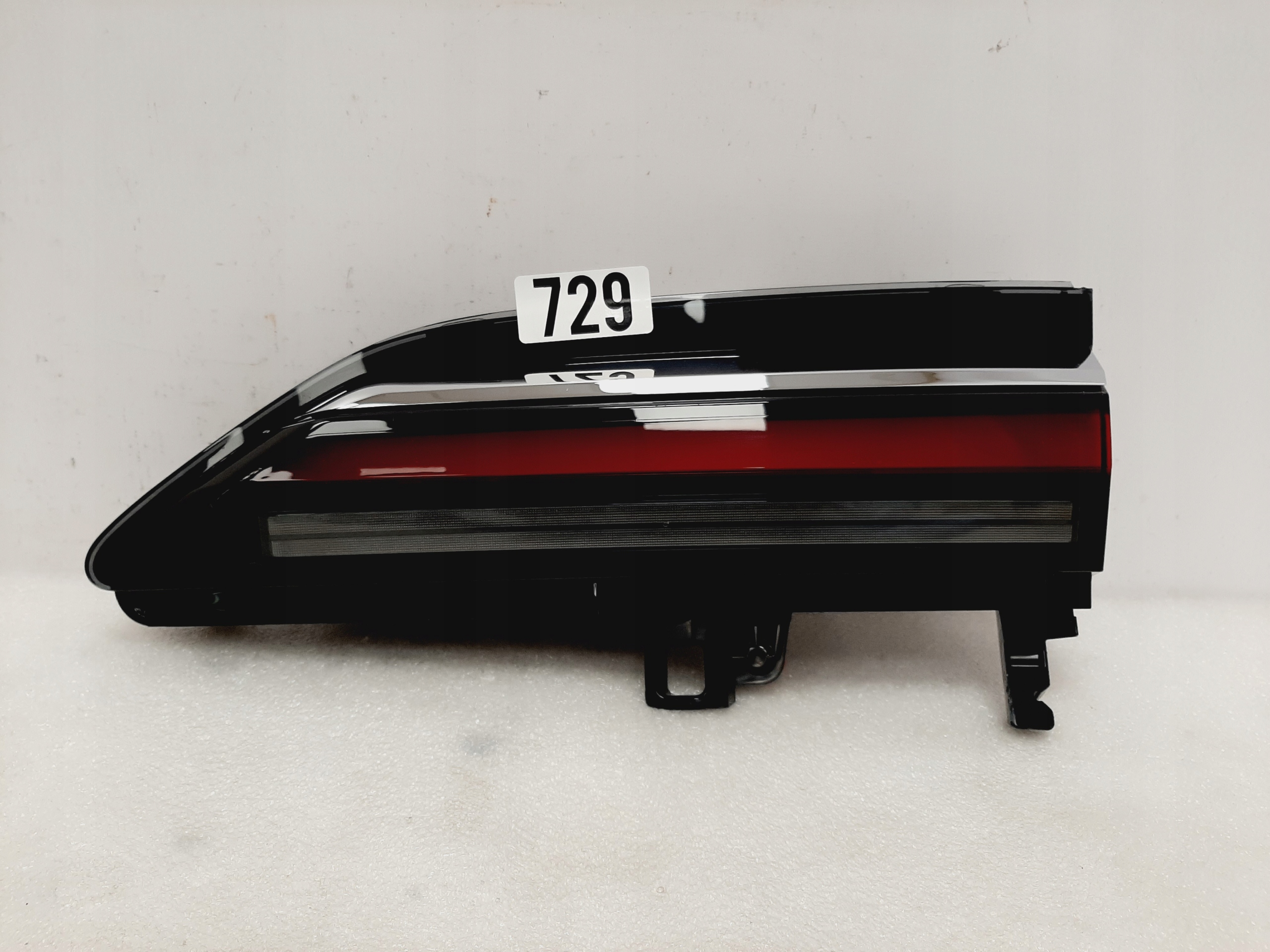 Zdjęcie produktu Lampa BMW G70 7 Tylna Prawa w klapę Chrom 5A45BA6