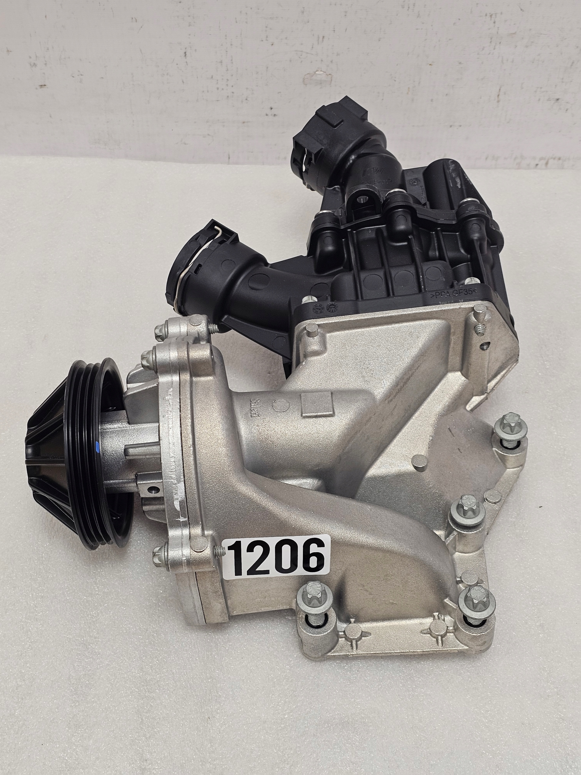 Zdjęcie produktu Pompa Wody Termostat Mercedes OM656 W213 W222 W167 W253