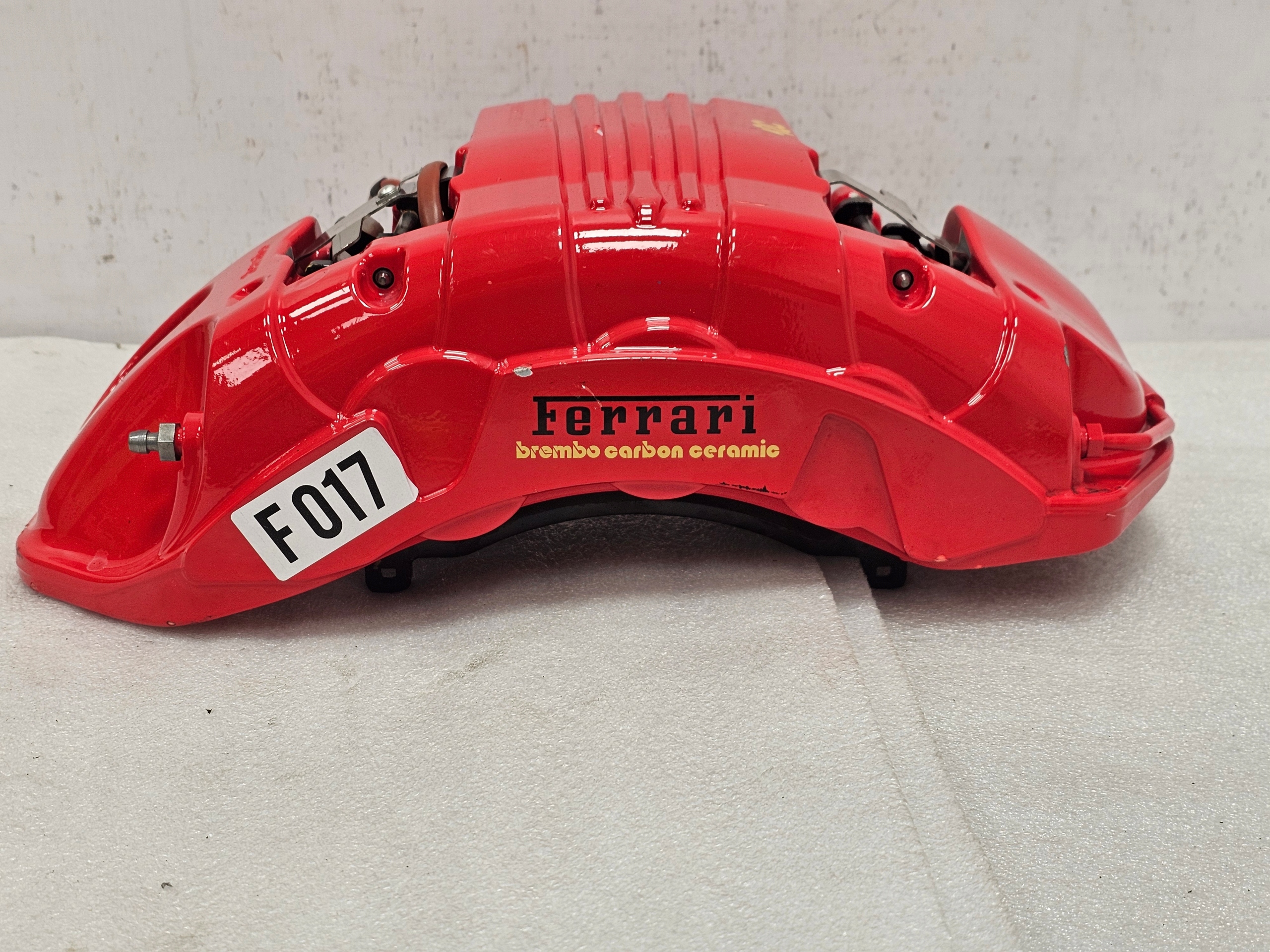 Zdjęcie produktu Zaciski Zacisk Ferrari SF90 Ceramika Przód Lewy Klocki NOWY