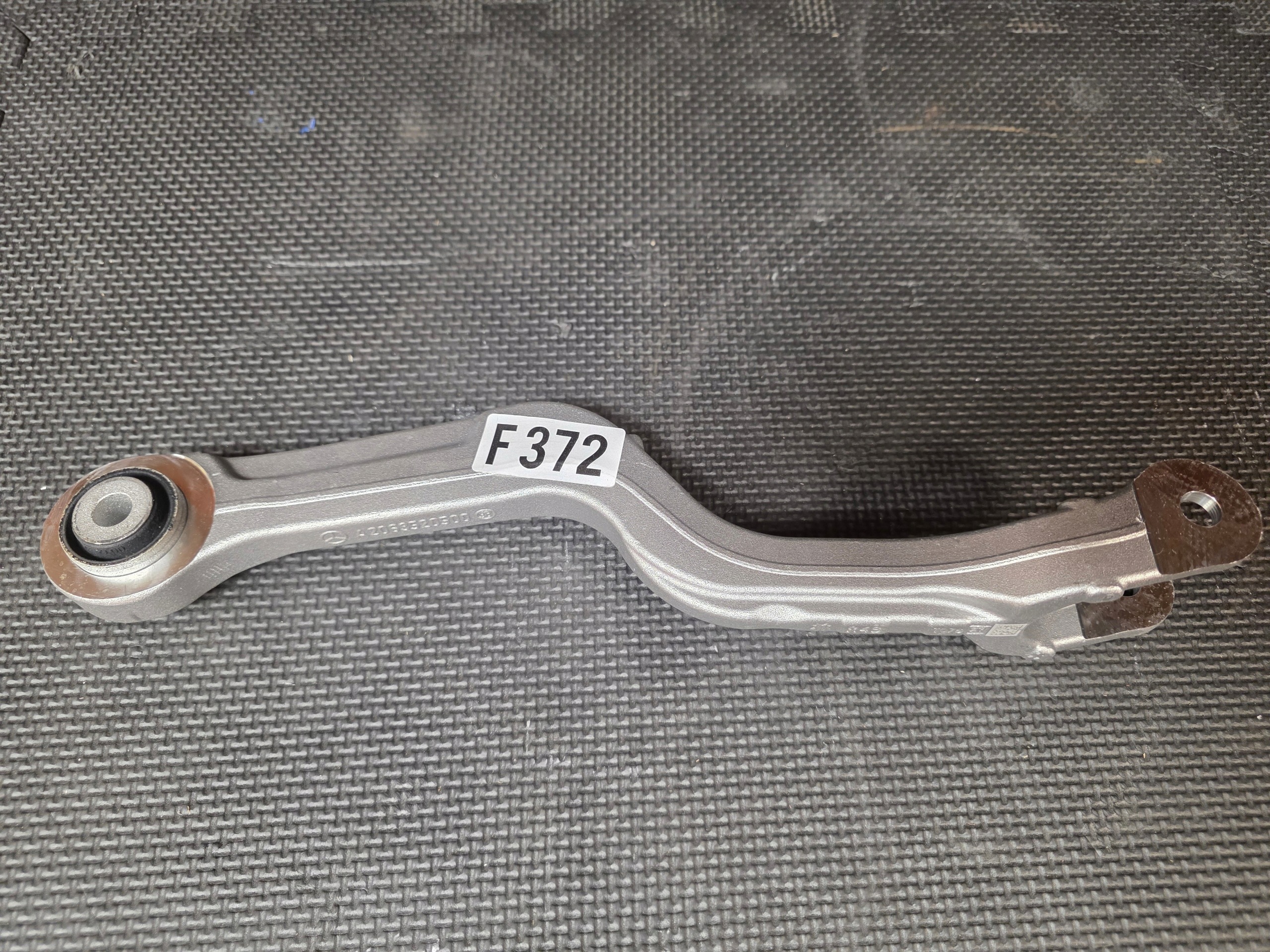 Zdjęcie produktu Wahacz Tył Tylny Lewy Prawy Mercedes W206 W254 GLC A2063520500
