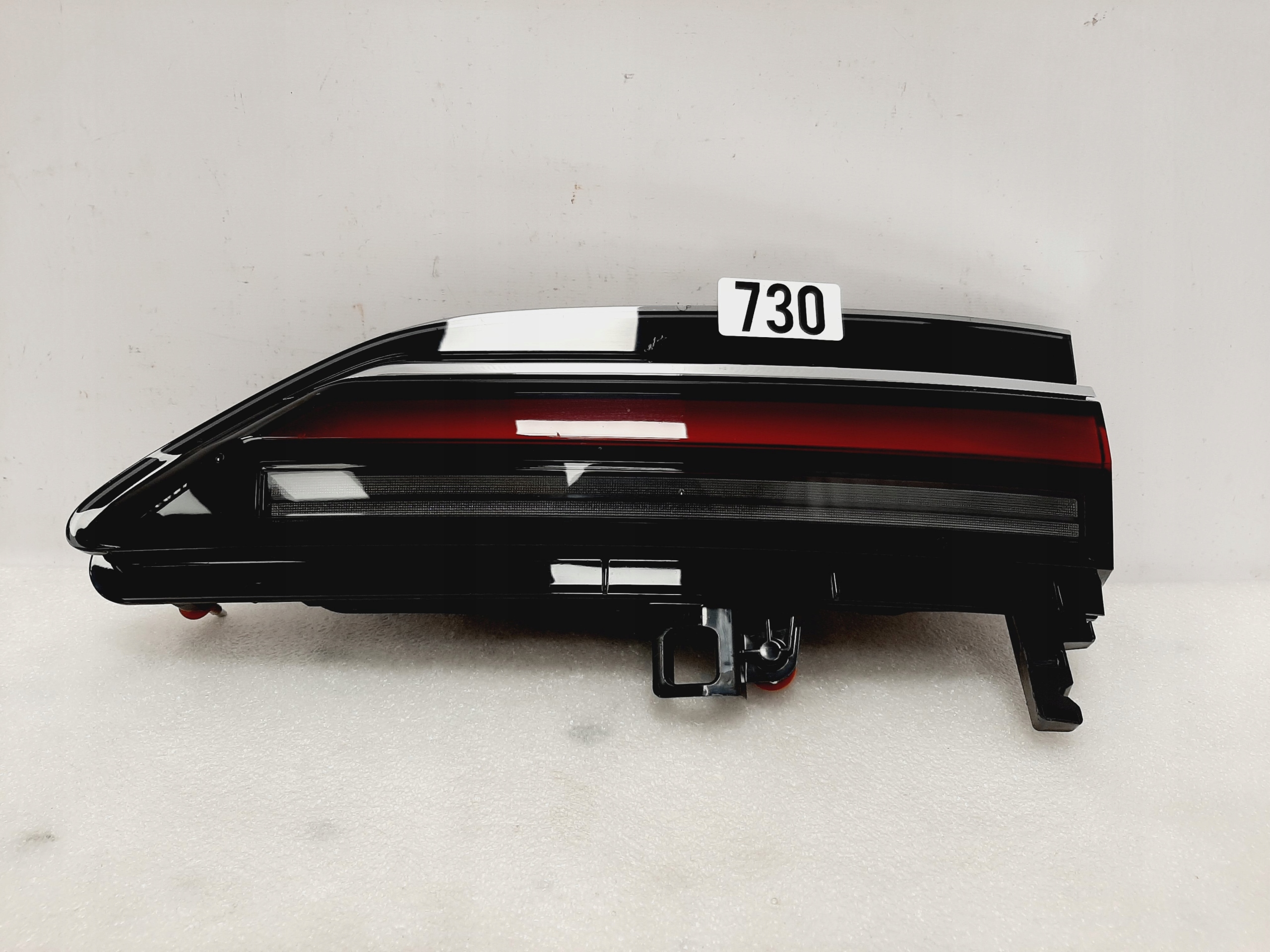 Zdjęcie produktu Lampa BMW G70 7 Tylna Prawa w klapę Chrom 5A45BA6