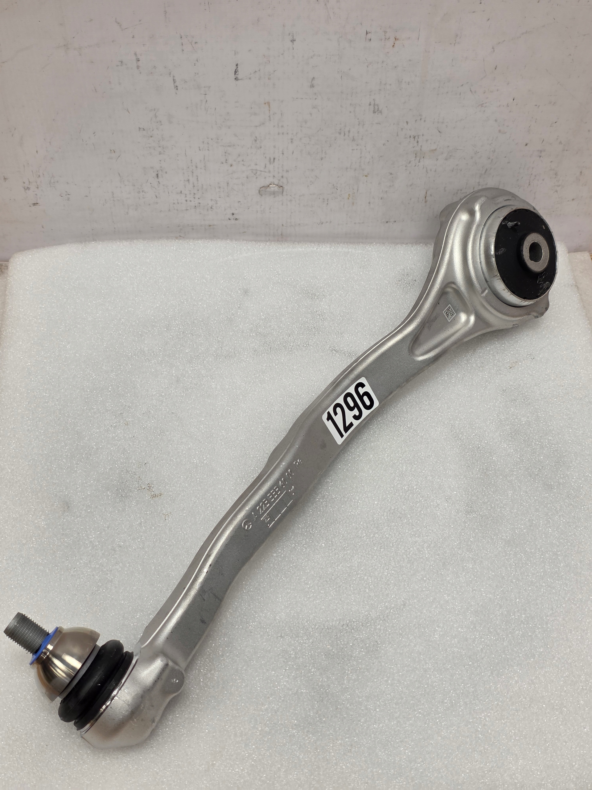 Zdjęcie produktu Wahacz Przedni Prawy Mercedes W223 2WD A2233336000