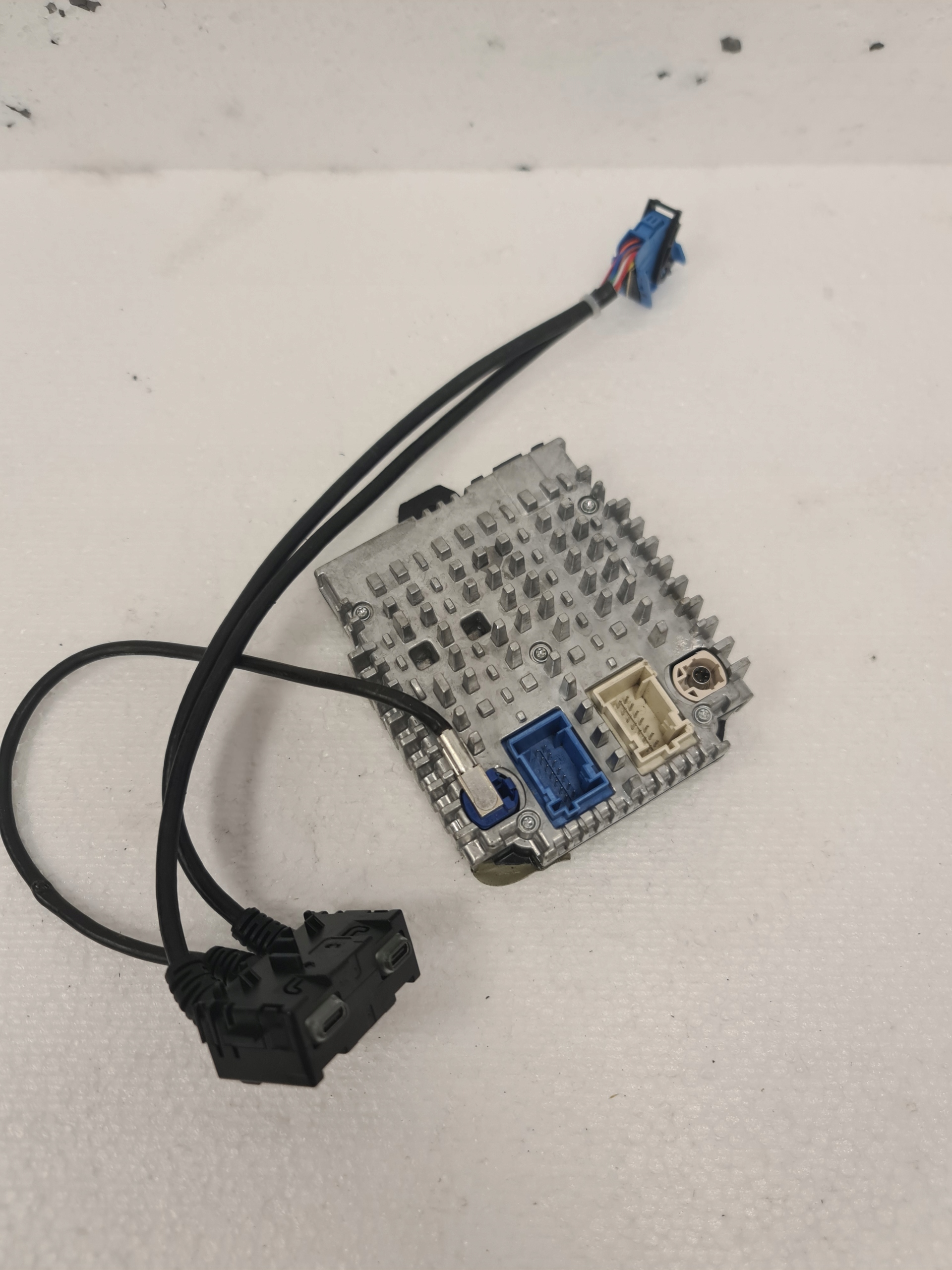 Zdjęcie produktu Moduł USB Mercedes W206 W295 A2068205401