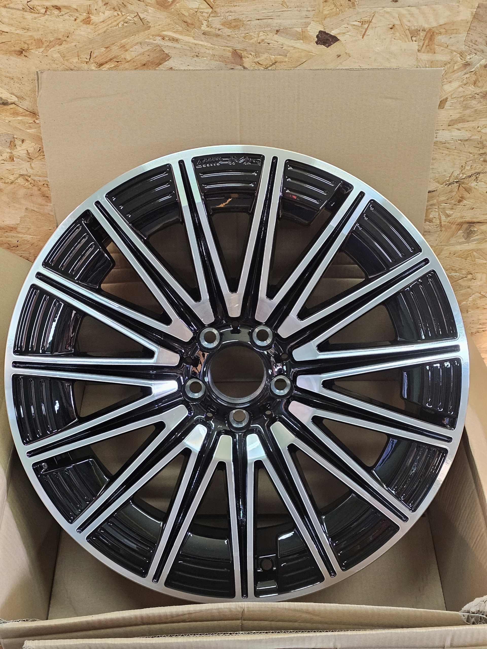Zdjęcie produktu Felgi Mercedes AMG W213 E klasa 20" 8" ET48 Komplet Nowe A2474015200