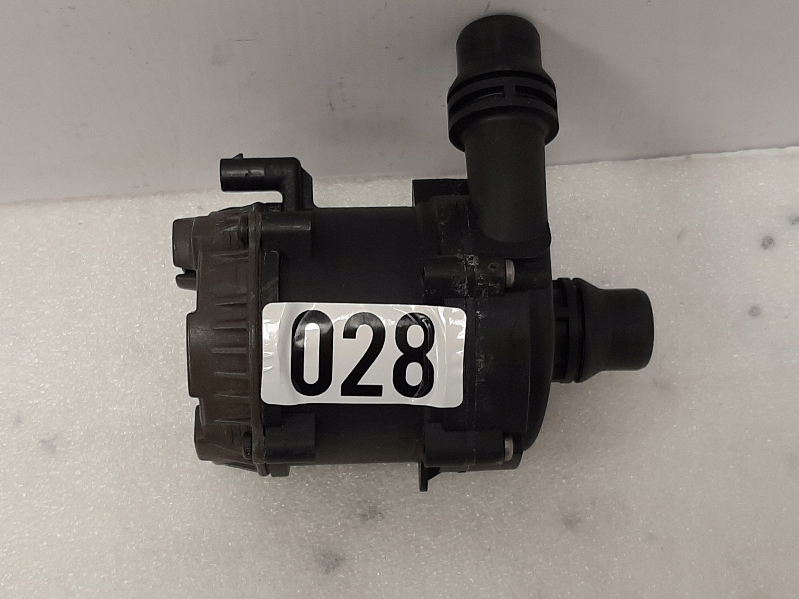 Zdjęcie produktu Pompa wody BMW G30 G11 F90 G05 G06 8638237