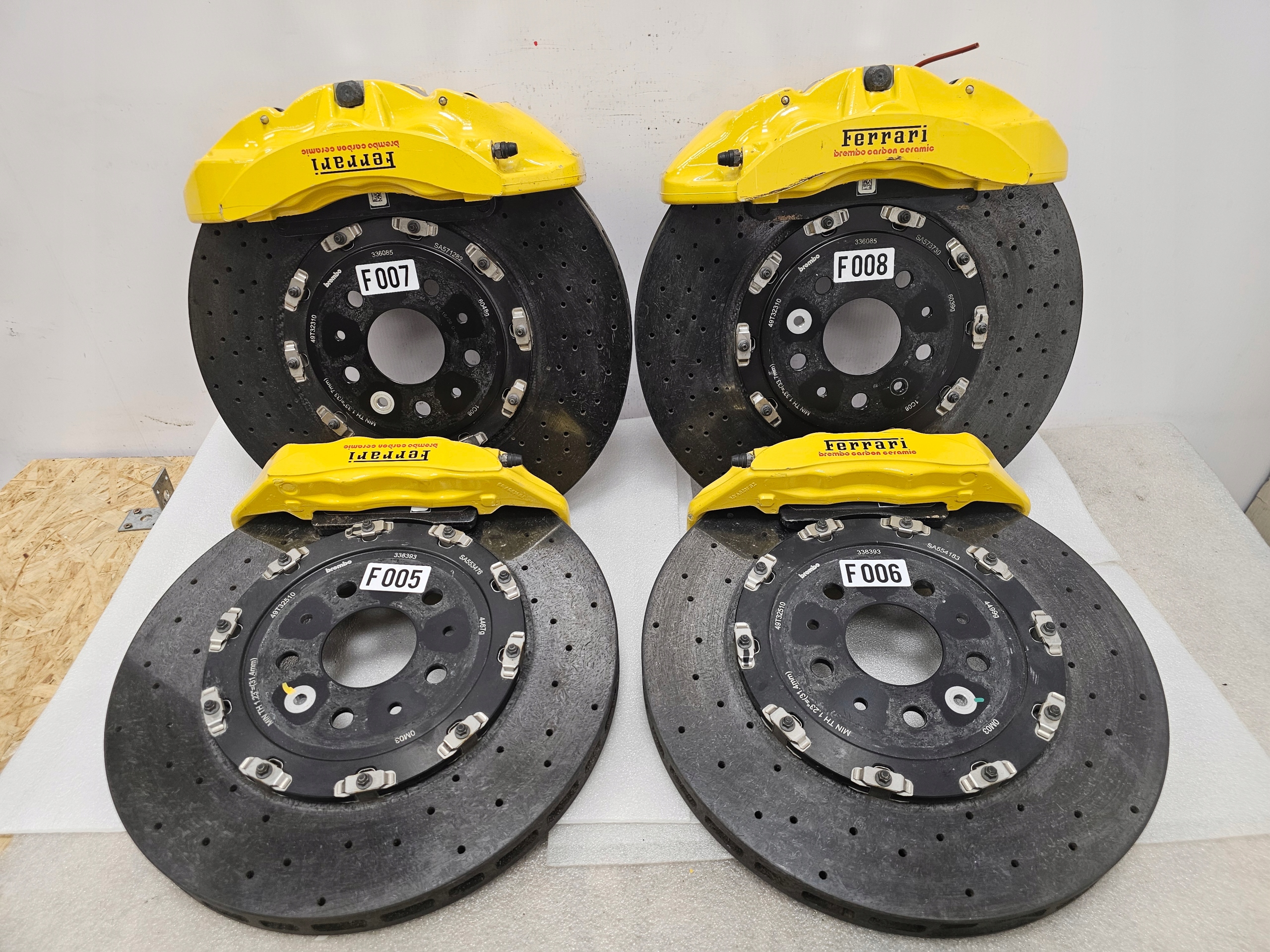 Zdjęcie produktu Tarcze Zaciski Ferrari Roma Portofino Ceramika Komplet Big Brake