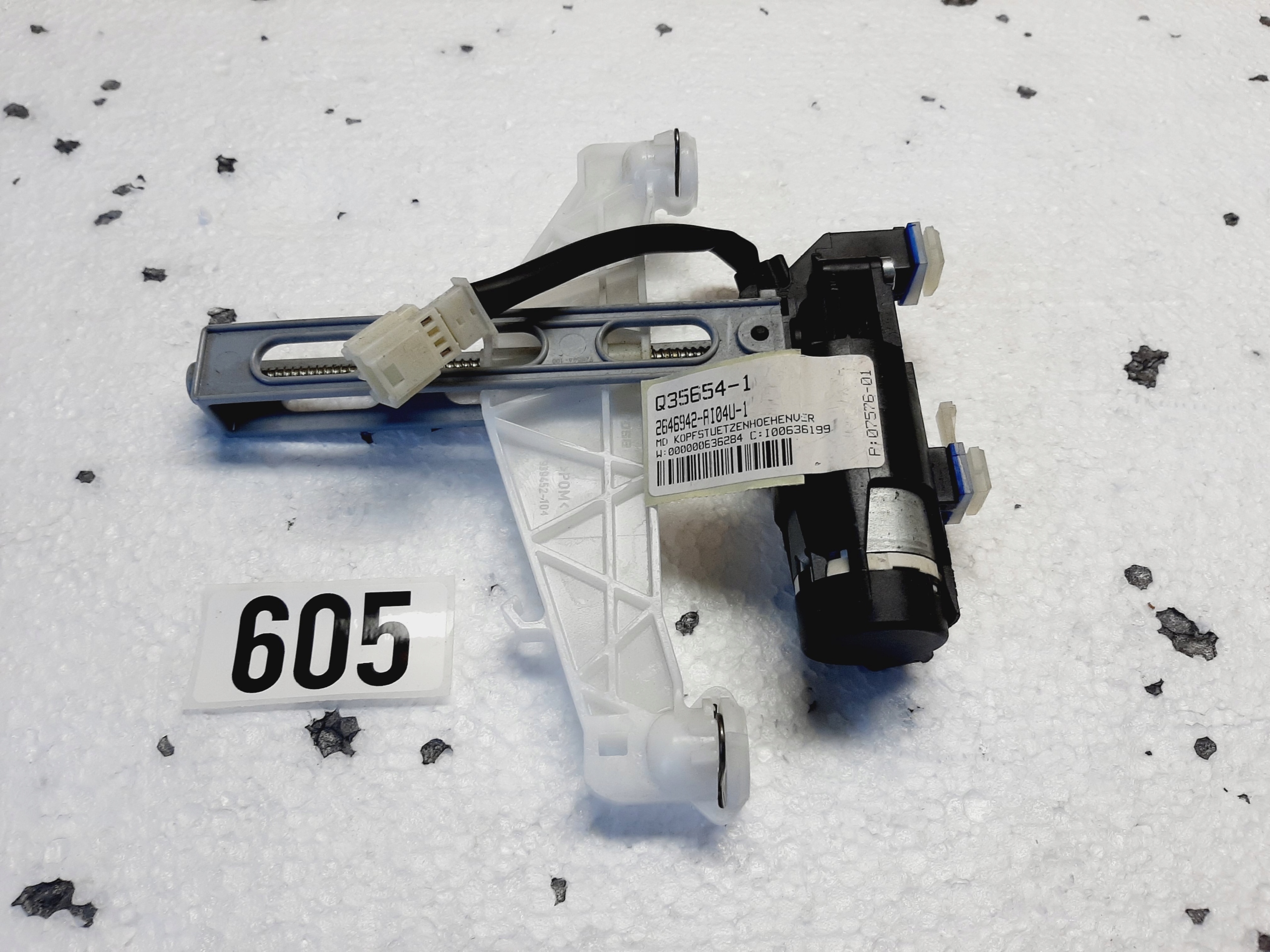 Napęd regulacji zagłówka fotela BMW F i G 7299681