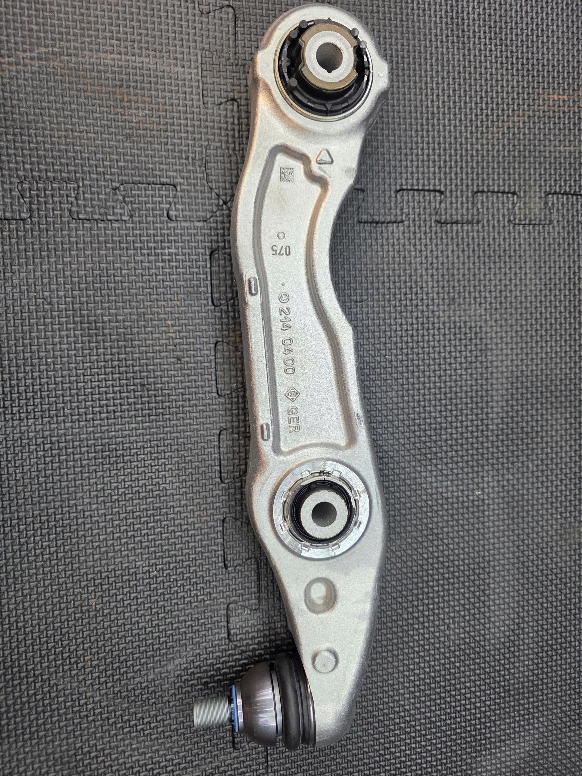 Wahacz Przedni PRAWY Mercedes W214 W236 A214 04 00 A2143305400