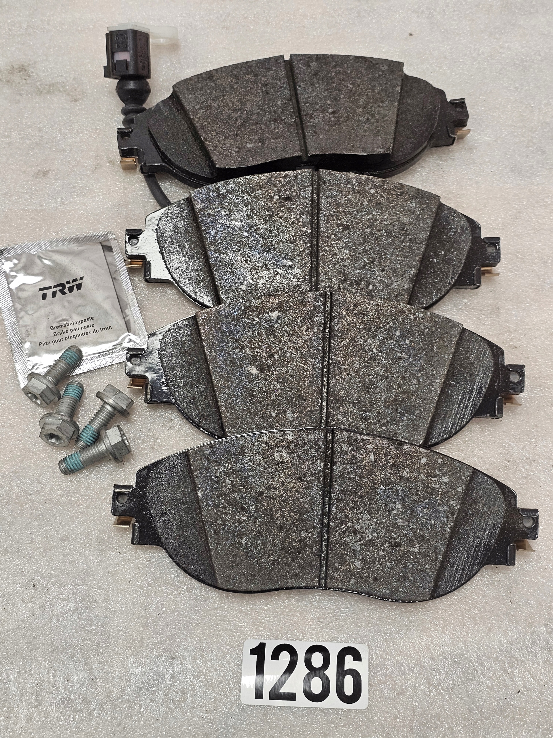 Klocki Audi Przód Przednie OEM 5Q0698151AJ
