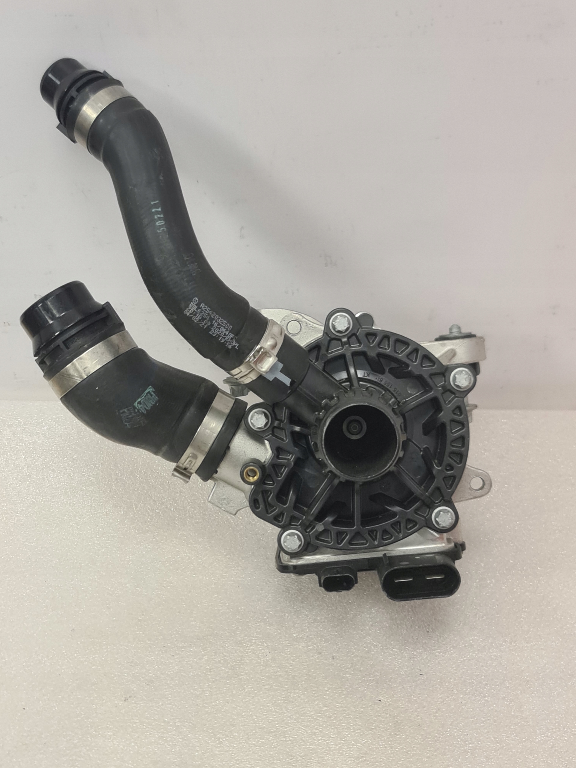 Pompa wody Mercedes OM254 254 GLC W254