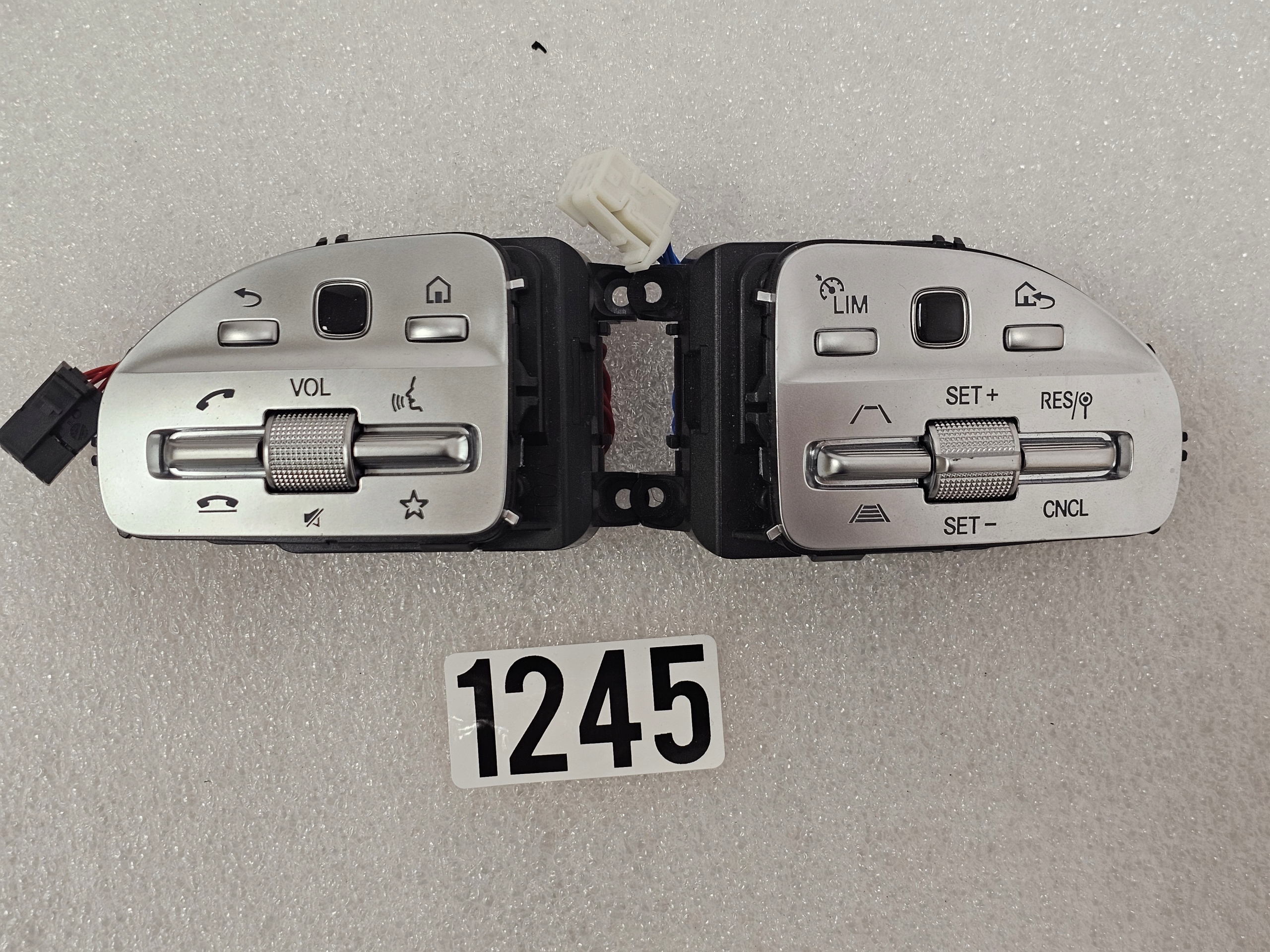 Przycisk Kierownicy Sterowanie Mercedes AMG - A0999051304