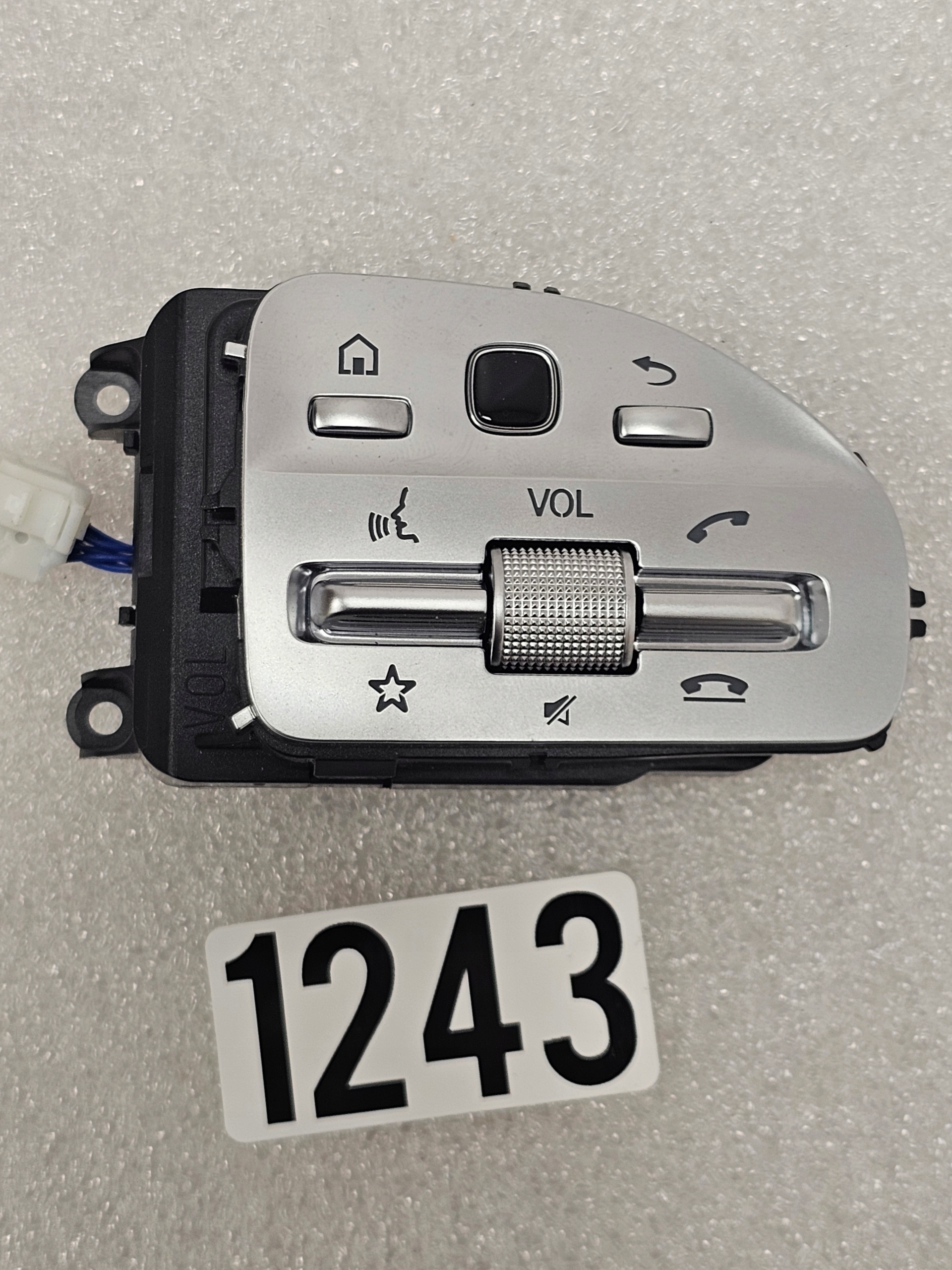 Przycisk Kierownicy Sterowanie Mercedes AMG - A0999059708 PRAWY Audio