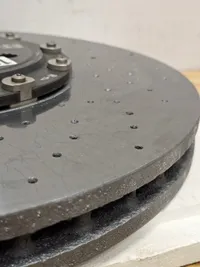 Tarcza CERAMICZNA Audi S8 D5 SQ7 SQ8 4M E-Tron GT PRAWY PRZÓD - galeria